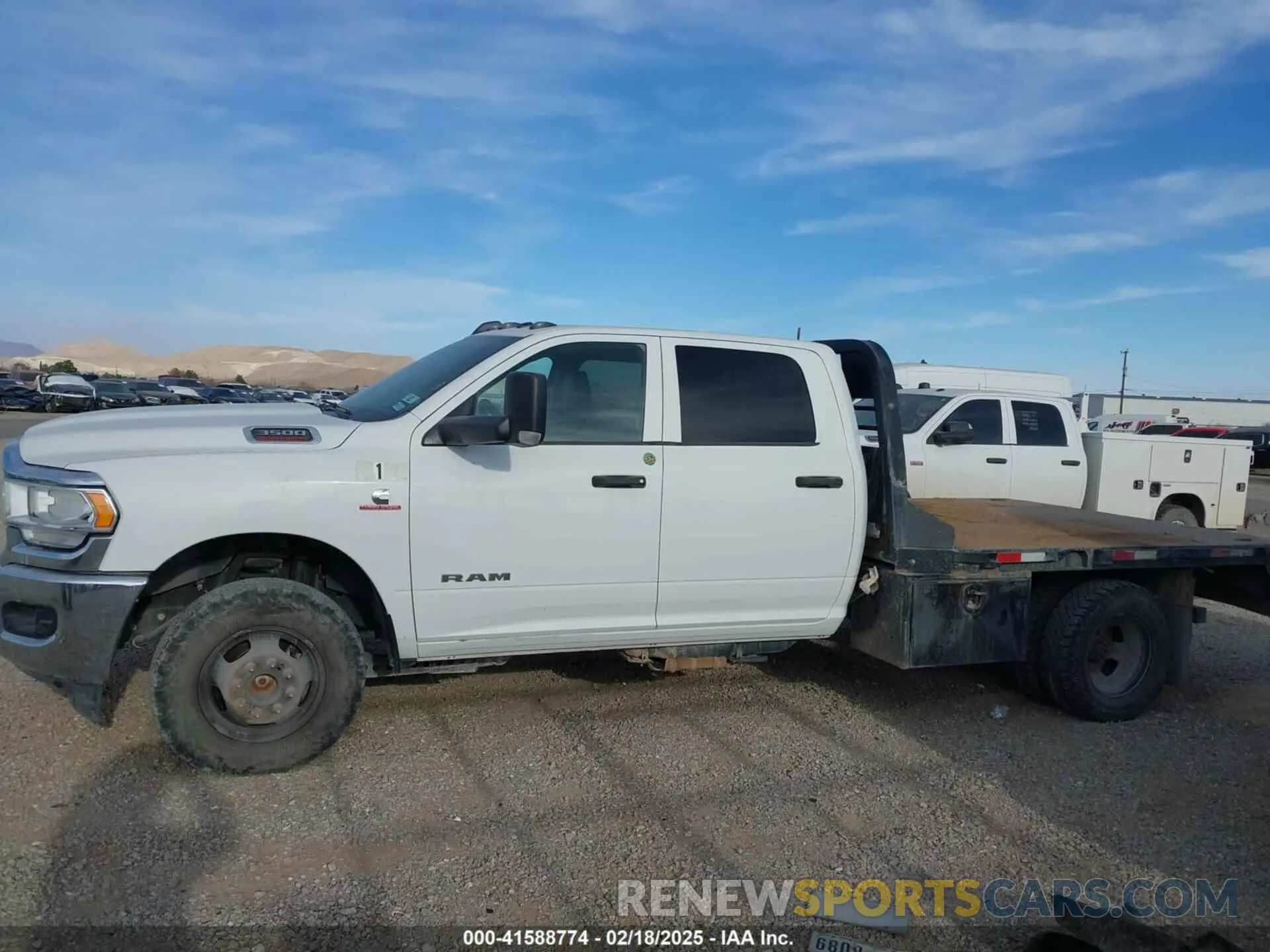 13 Фотография поврежденного автомобиля 3C7WRTCL3KG543481 RAM 3500 CHASSIS 2019