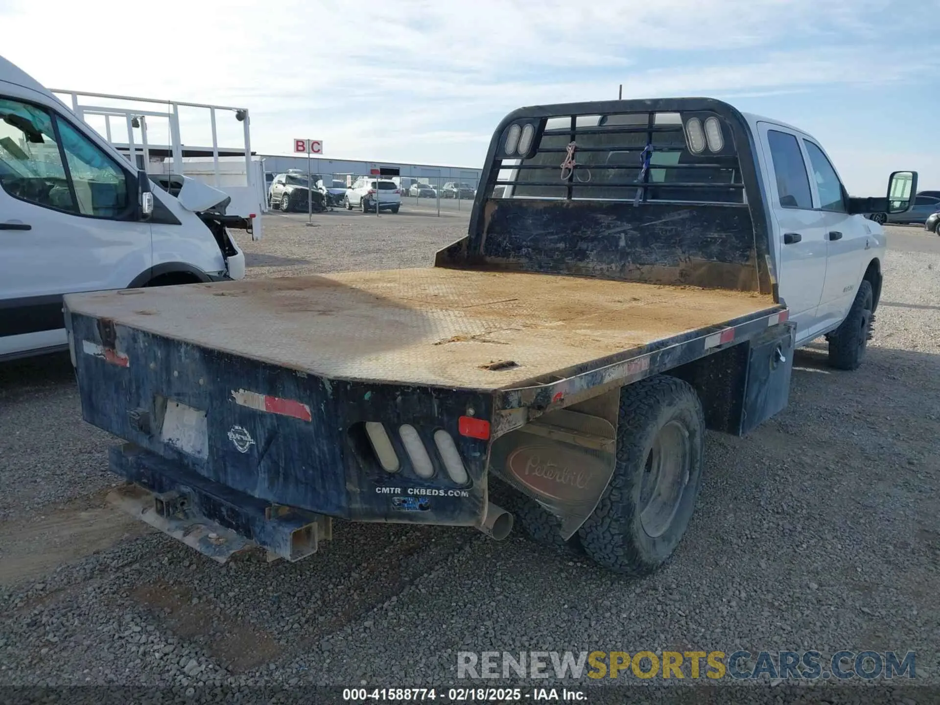 4 Фотография поврежденного автомобиля 3C7WRTCL3KG543481 RAM 3500 CHASSIS 2019
