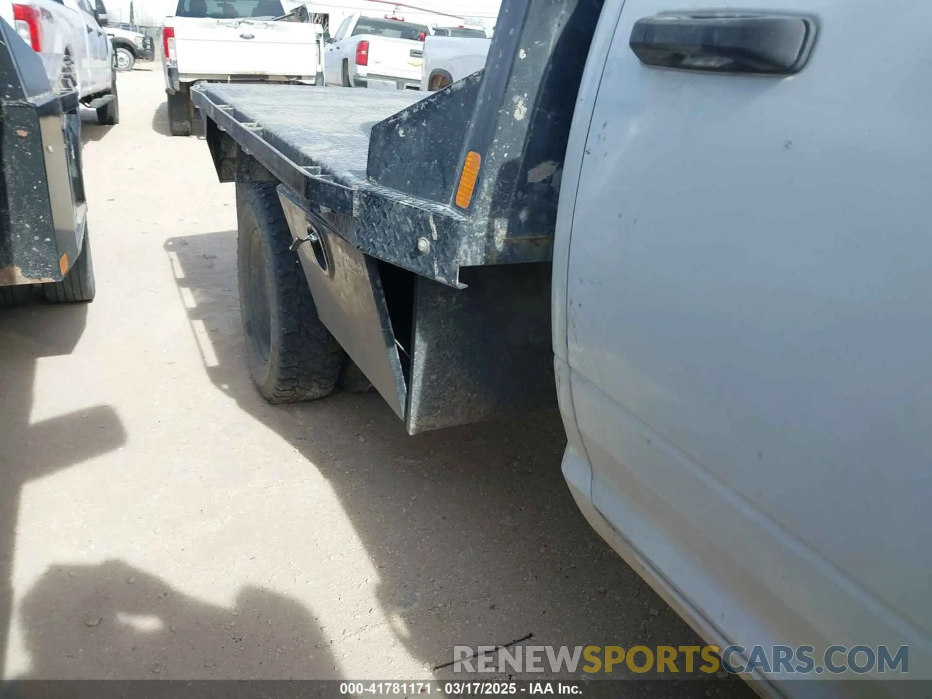 11 Фотография поврежденного автомобиля 3C7WRTCL3KG643385 RAM 3500 CHASSIS 2019