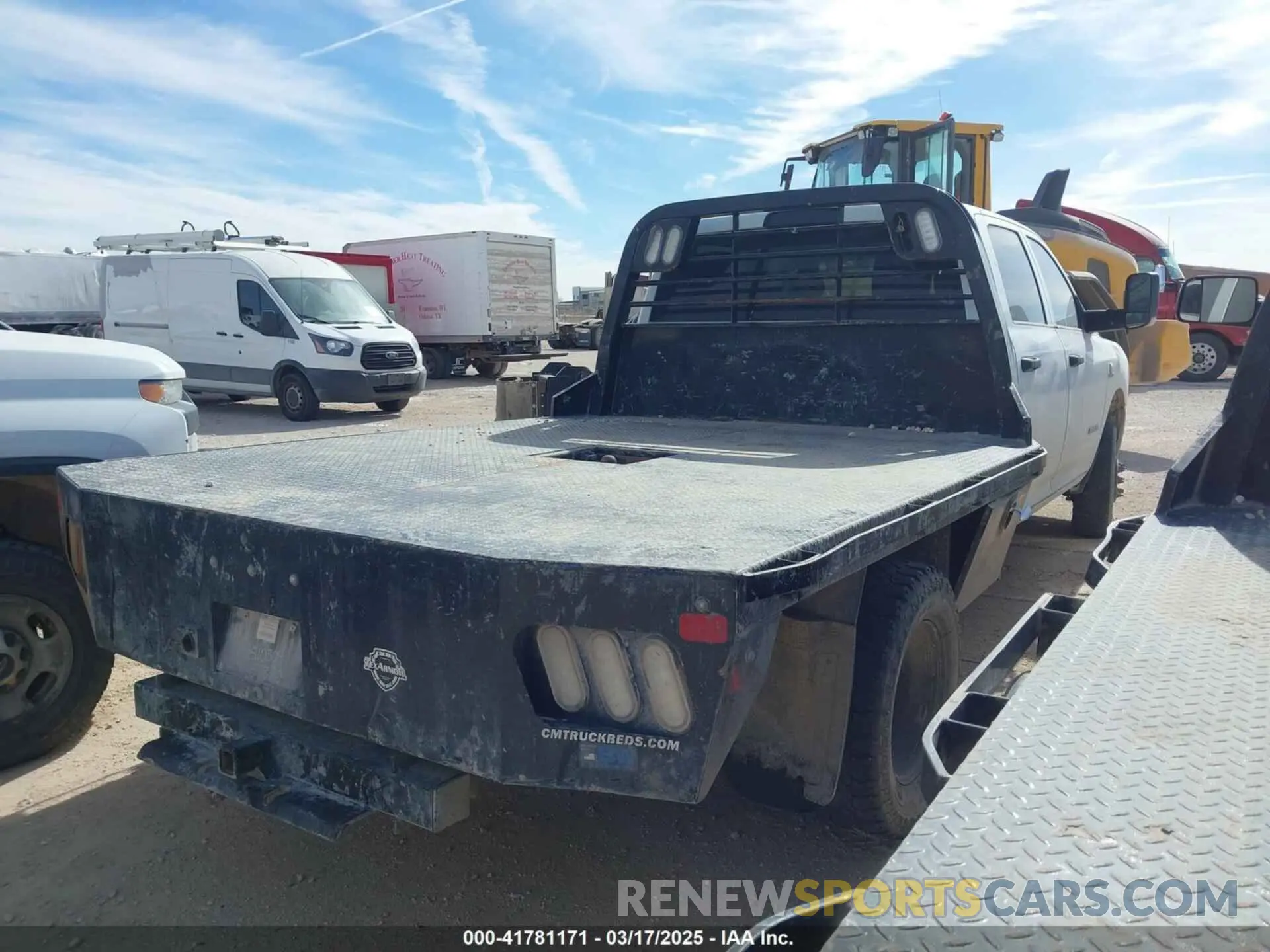 4 Фотография поврежденного автомобиля 3C7WRTCL3KG643385 RAM 3500 CHASSIS 2019