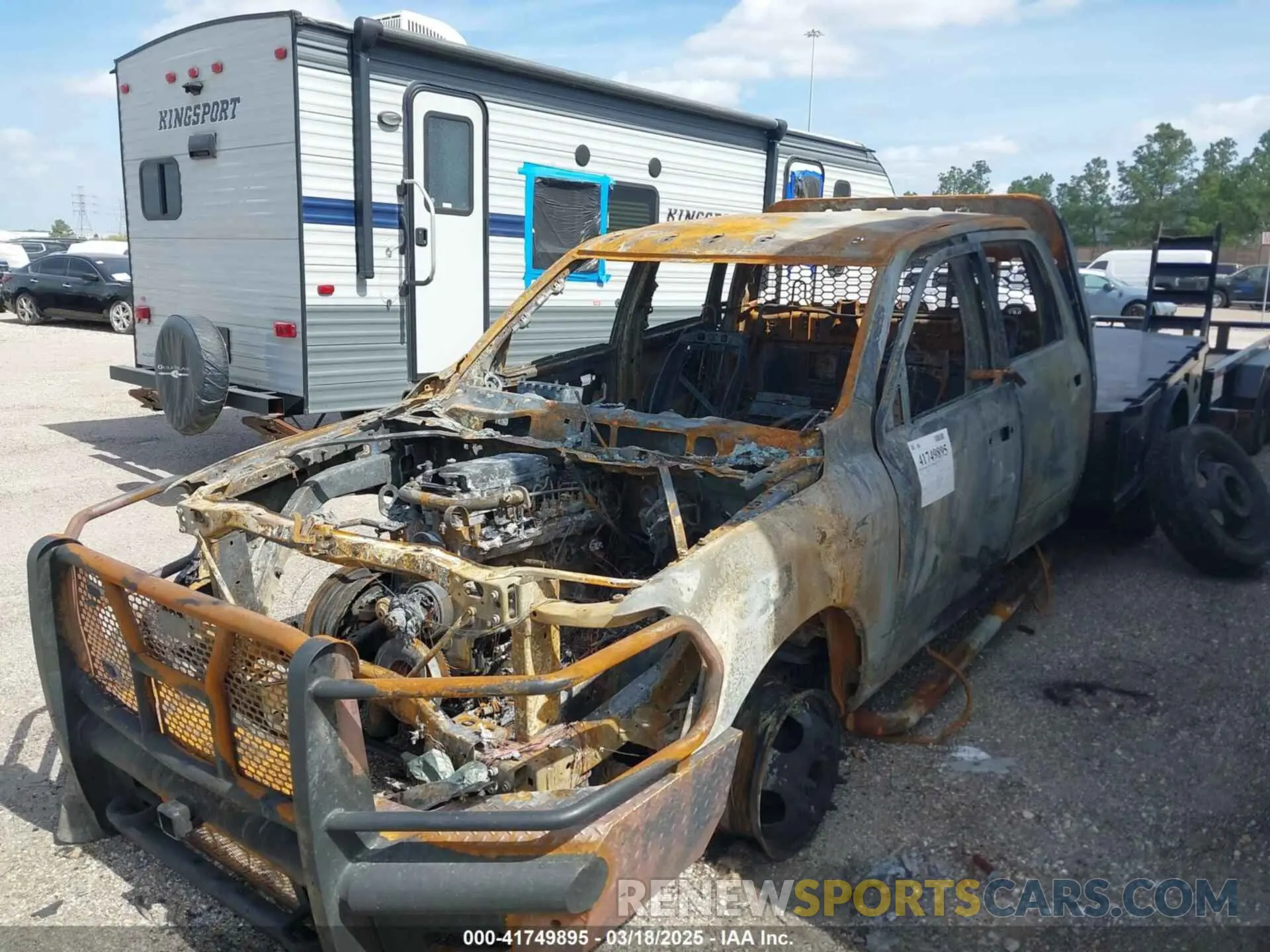 2 Фотография поврежденного автомобиля 3C7WRTCL4KG620634 RAM 3500 CHASSIS 2019