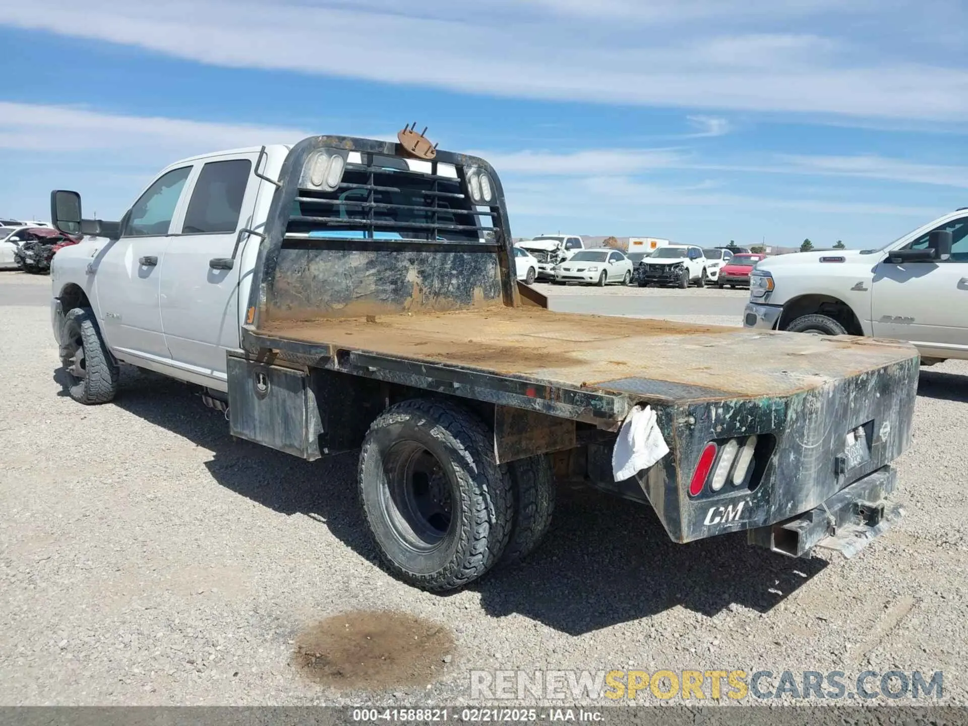 3 Фотография поврежденного автомобиля 3C7WRTCL6KG639802 RAM 3500 CHASSIS 2019