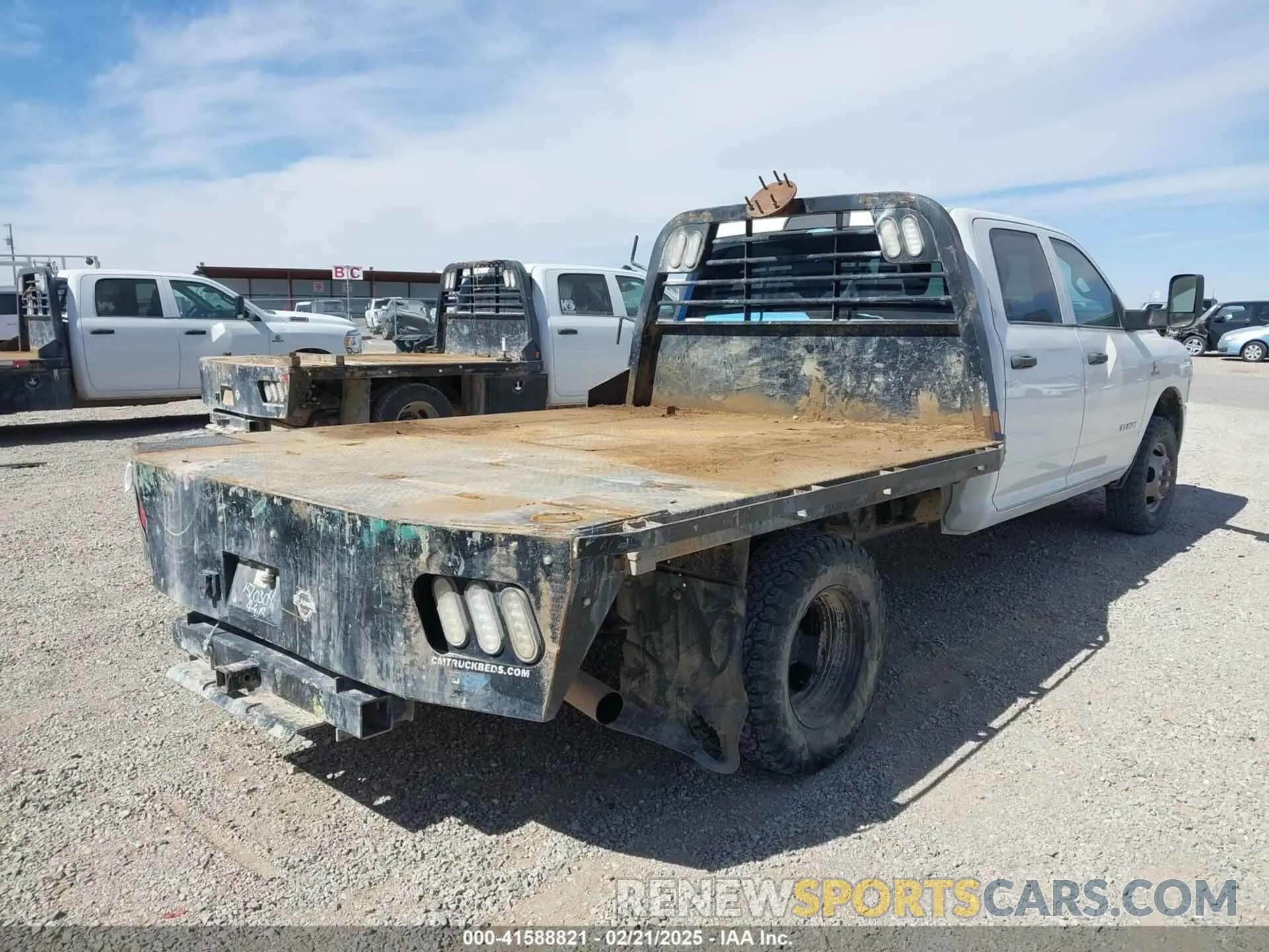 4 Фотография поврежденного автомобиля 3C7WRTCL6KG639802 RAM 3500 CHASSIS 2019