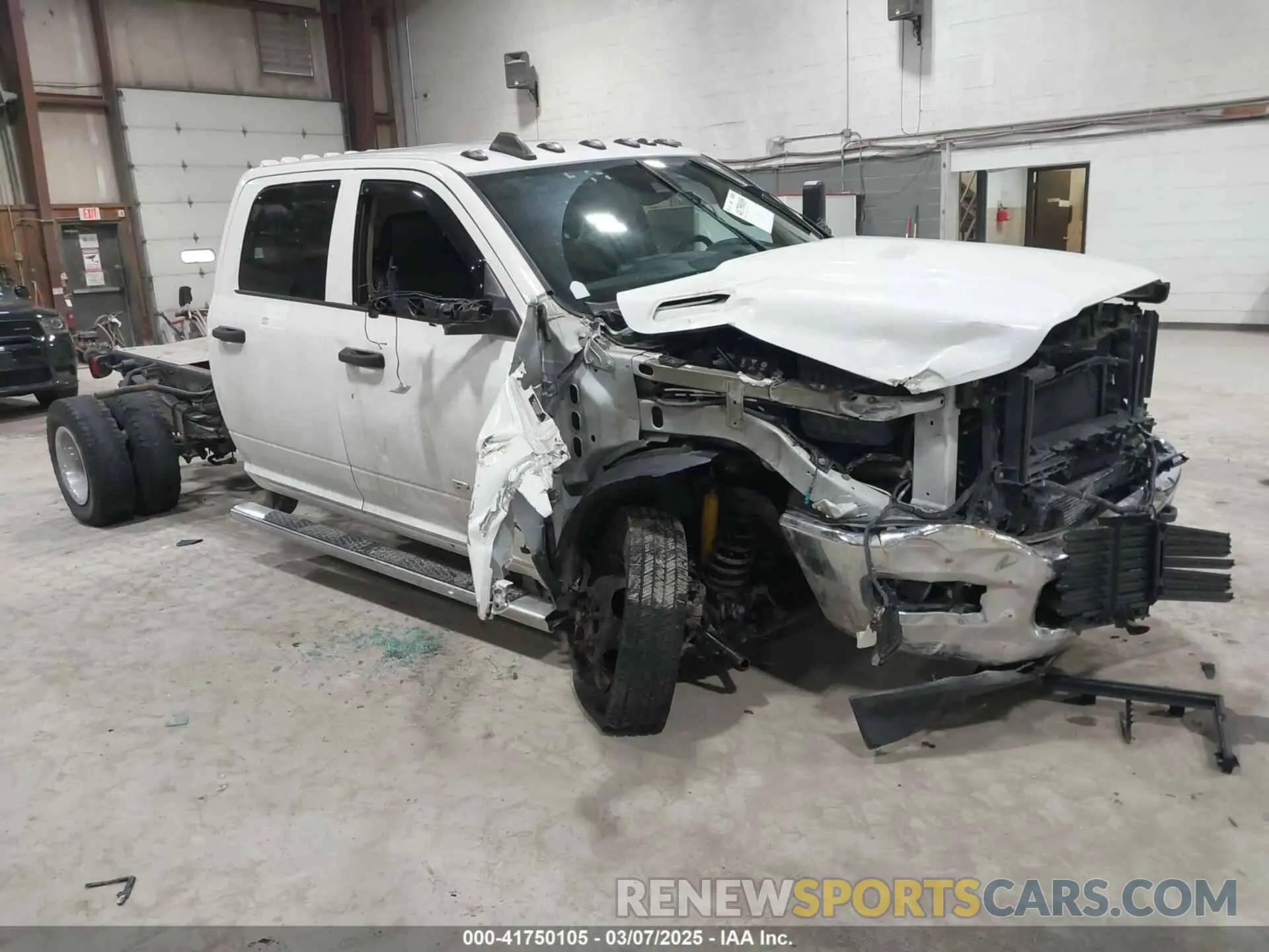 1 Photograph of a damaged car 3C7WRTCLXKG642699 RAM 3500 CHASSIS 2019