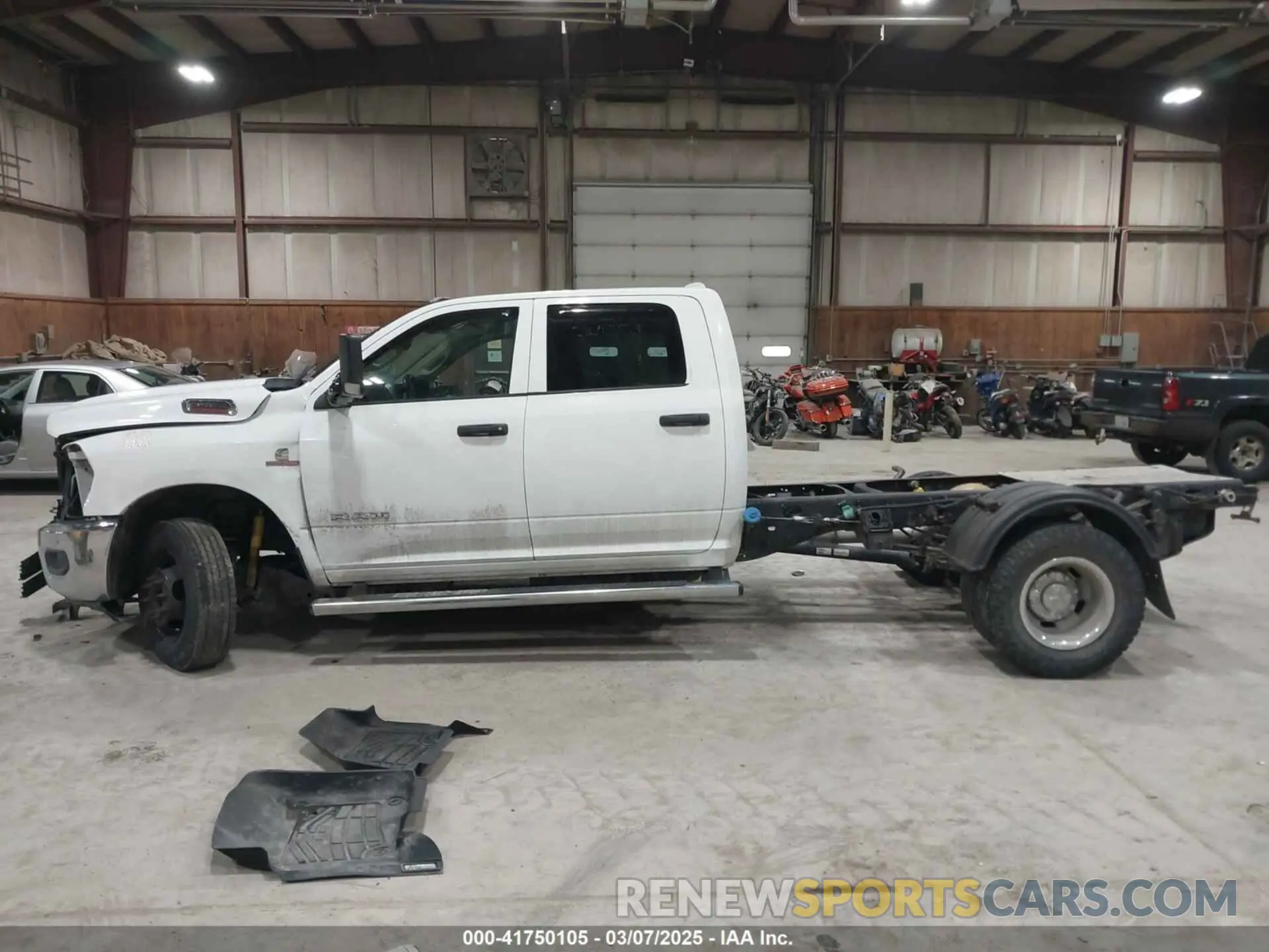 13 Photograph of a damaged car 3C7WRTCLXKG642699 RAM 3500 CHASSIS 2019