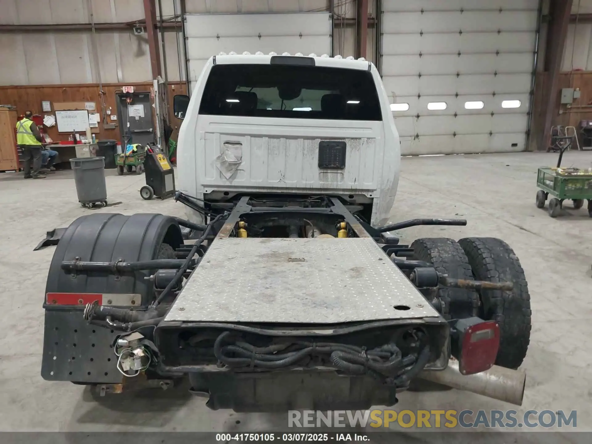 14 Photograph of a damaged car 3C7WRTCLXKG642699 RAM 3500 CHASSIS 2019