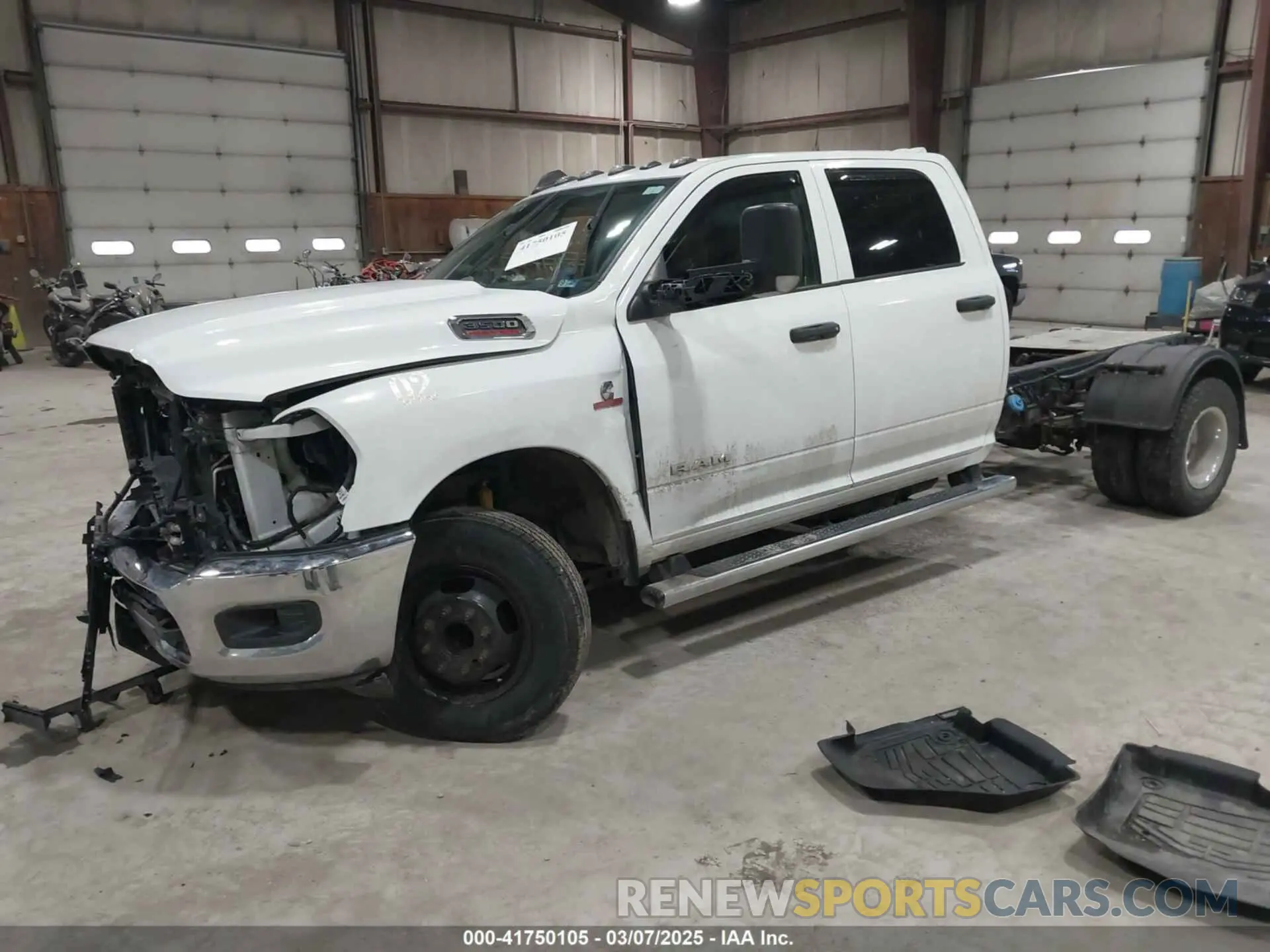 2 Photograph of a damaged car 3C7WRTCLXKG642699 RAM 3500 CHASSIS 2019