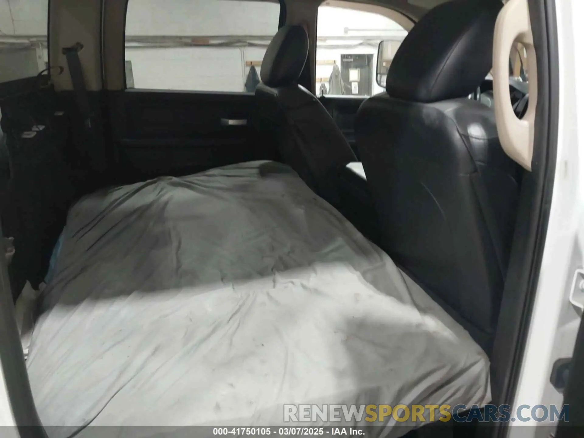 8 Photograph of a damaged car 3C7WRTCLXKG642699 RAM 3500 CHASSIS 2019