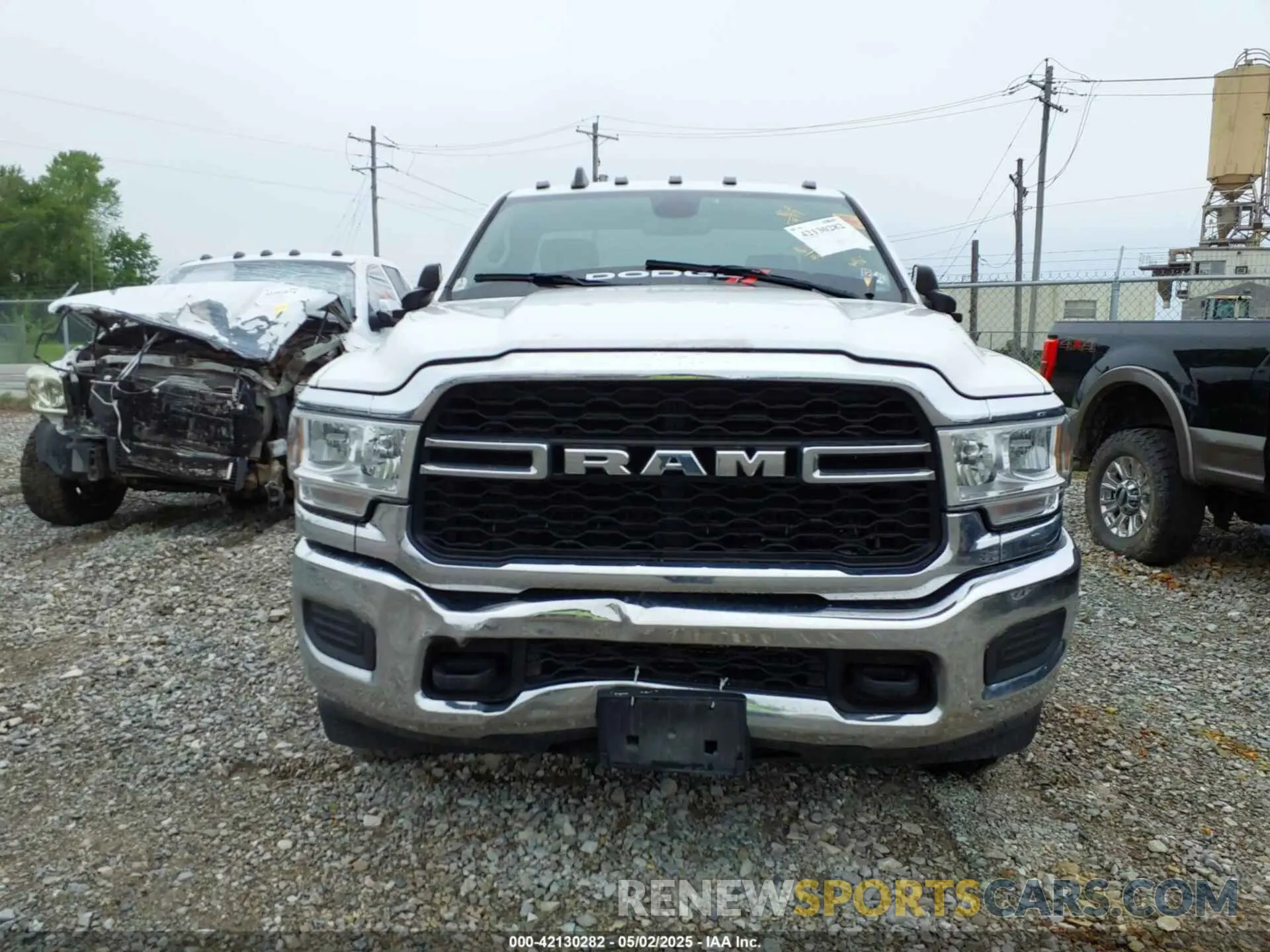 14 Photograph of a damaged car 3C7WRTAL2LG225758 RAM 3500 CHASSIS 2020