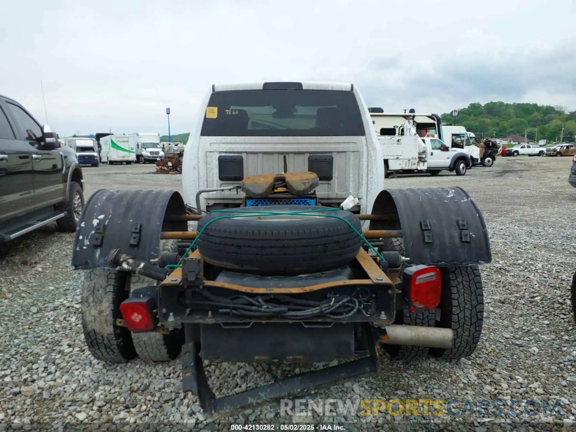 17 Photograph of a damaged car 3C7WRTAL2LG225758 RAM 3500 CHASSIS 2020