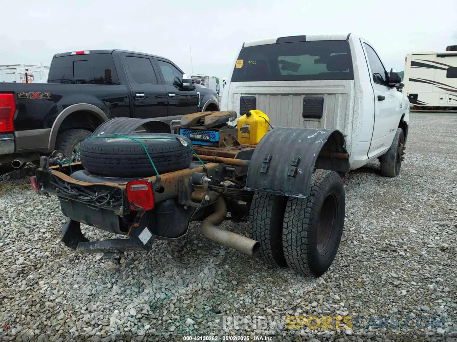 4 Photograph of a damaged car 3C7WRTAL2LG225758 RAM 3500 CHASSIS 2020