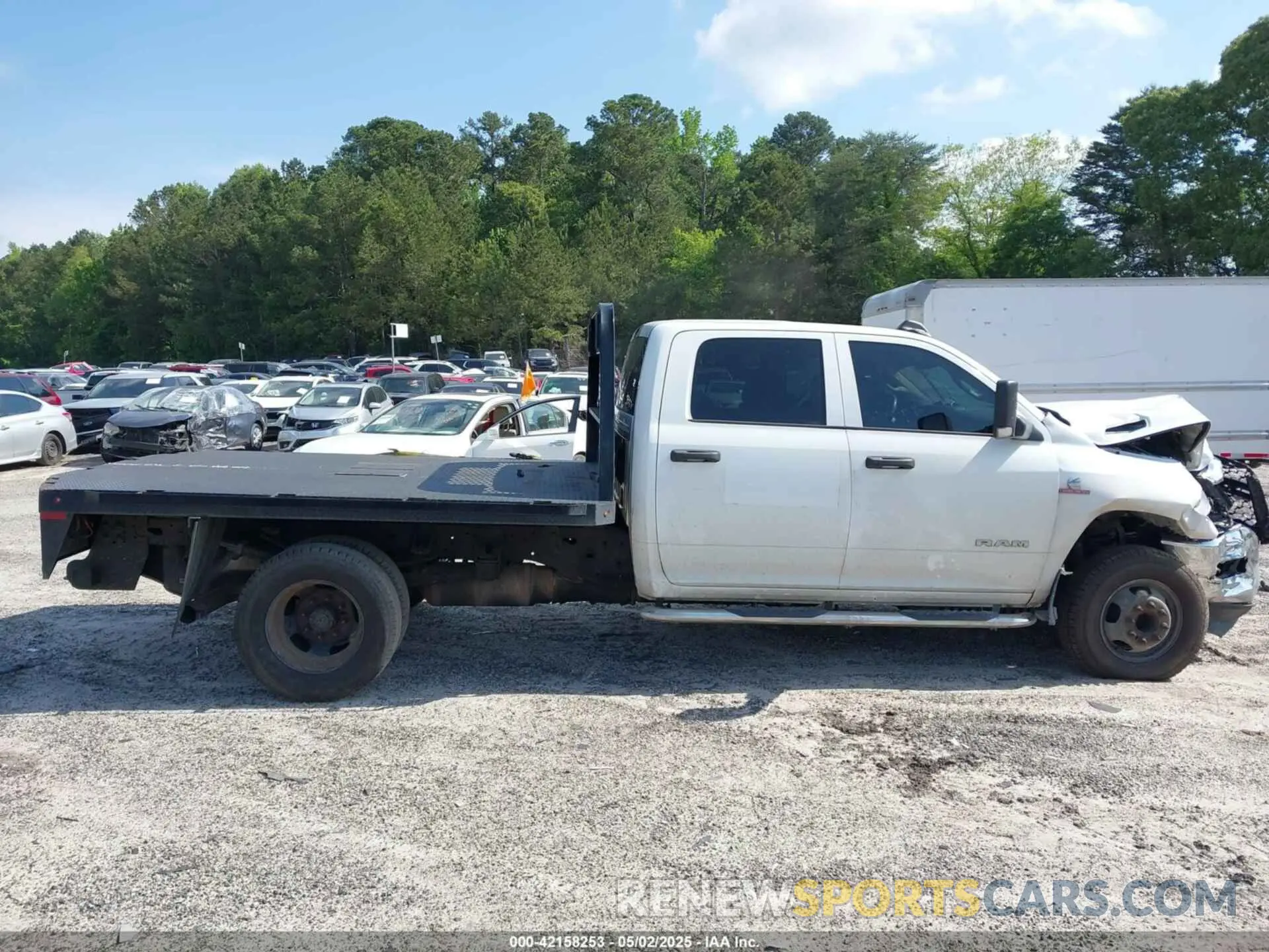 13 Photograph of a damaged car 3C7WRTCL4LG199810 RAM 3500 CHASSIS 2020