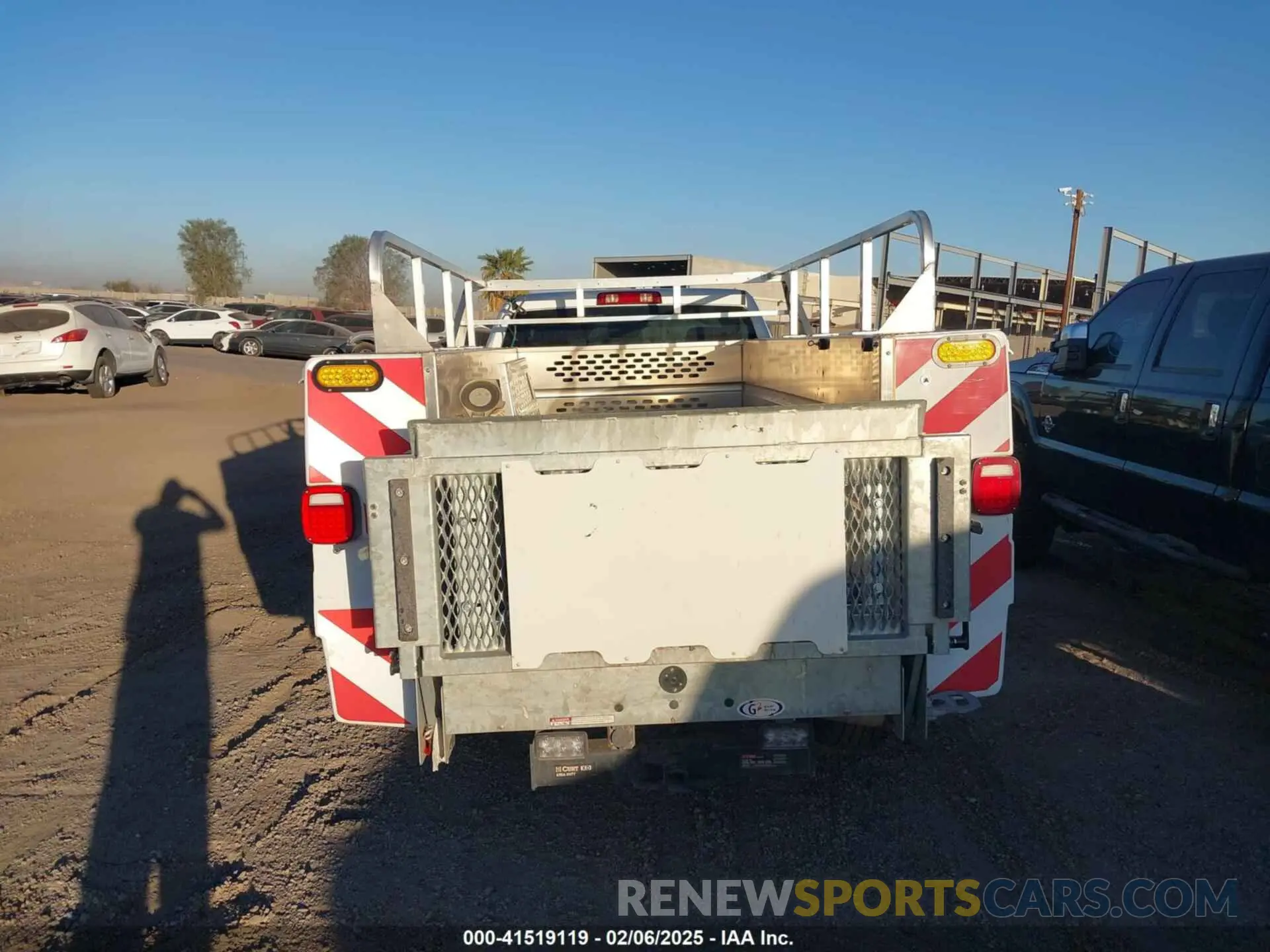 16 Photograph of a damaged car 3C7WRCAJ4NG320565 RAM 3500 CHASSIS 2022