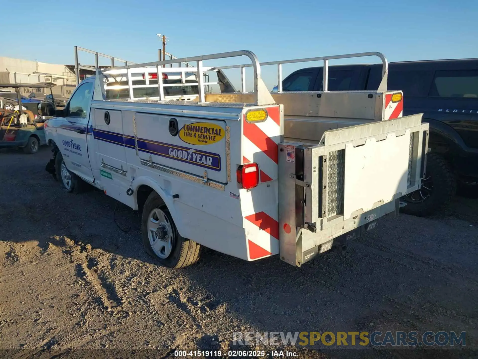 3 Photograph of a damaged car 3C7WRCAJ4NG320565 RAM 3500 CHASSIS 2022