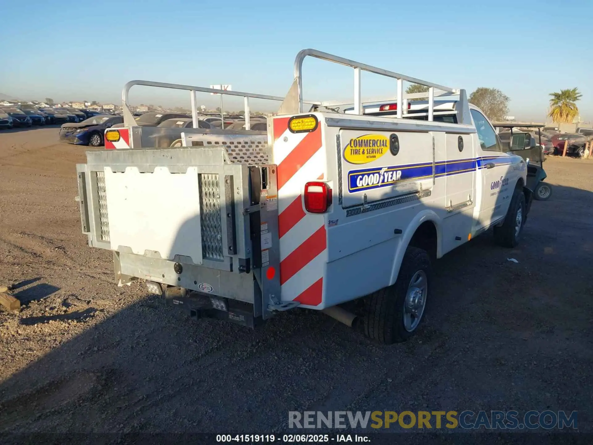 4 Photograph of a damaged car 3C7WRCAJ4NG320565 RAM 3500 CHASSIS 2022