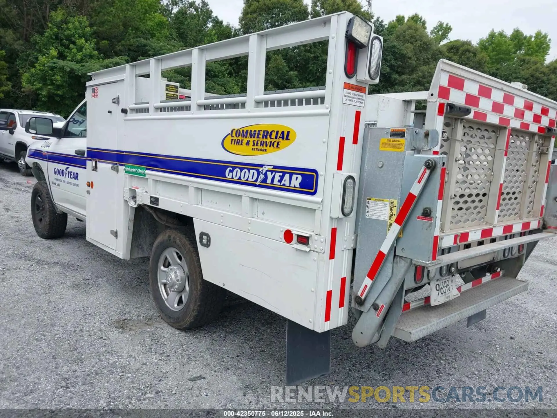 3 Photograph of a damaged car 3C7WRCAJ5NG241583 RAM 3500 CHASSIS 2022