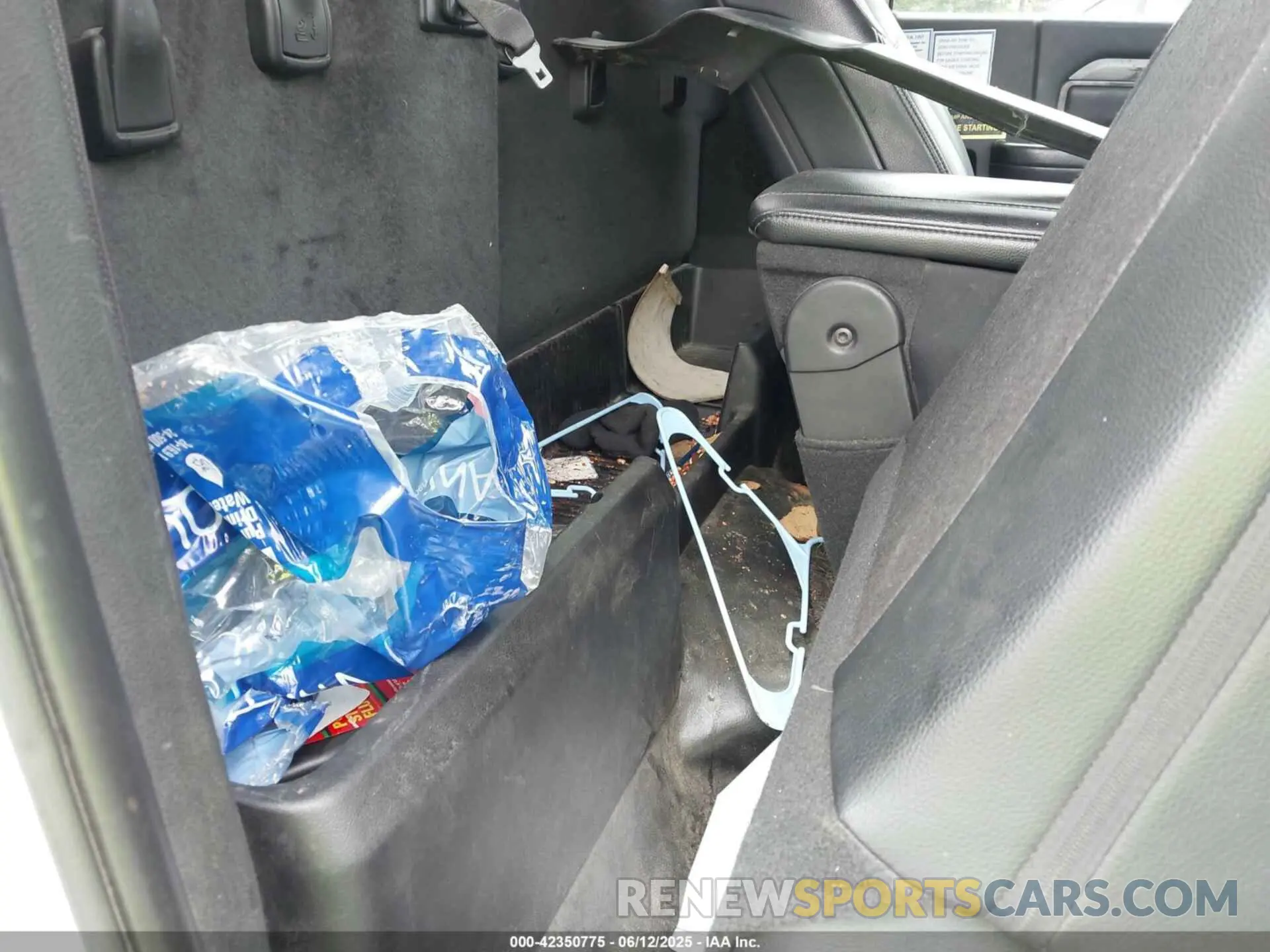 8 Photograph of a damaged car 3C7WRCAJ5NG241583 RAM 3500 CHASSIS 2022