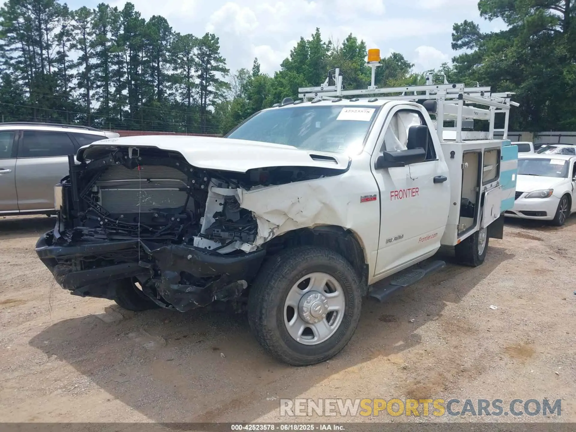 2 Photograph of a damaged car 3C7WRCAJ6NG296219 RAM 3500 CHASSIS 2022