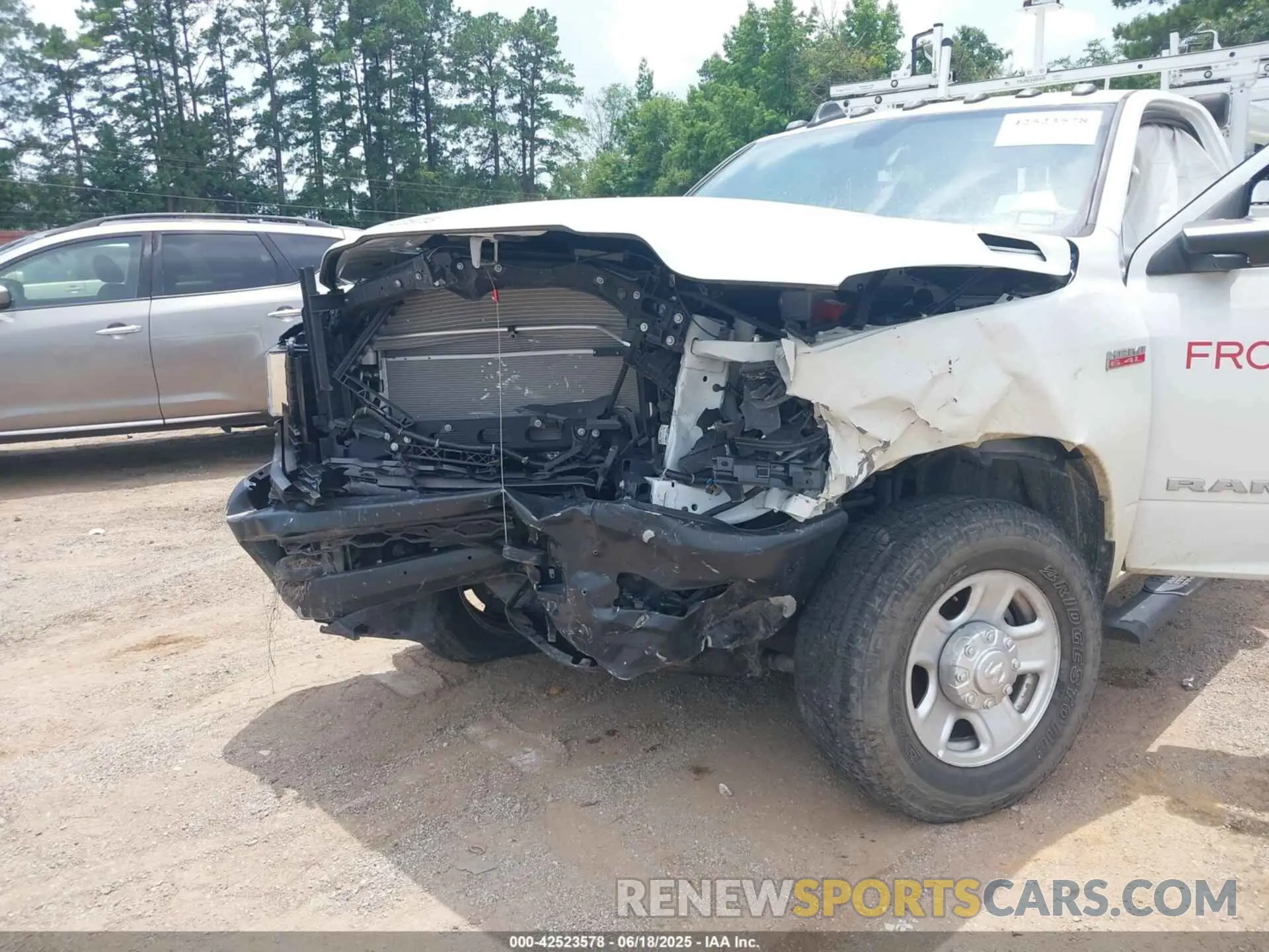 6 Photograph of a damaged car 3C7WRCAJ6NG296219 RAM 3500 CHASSIS 2022