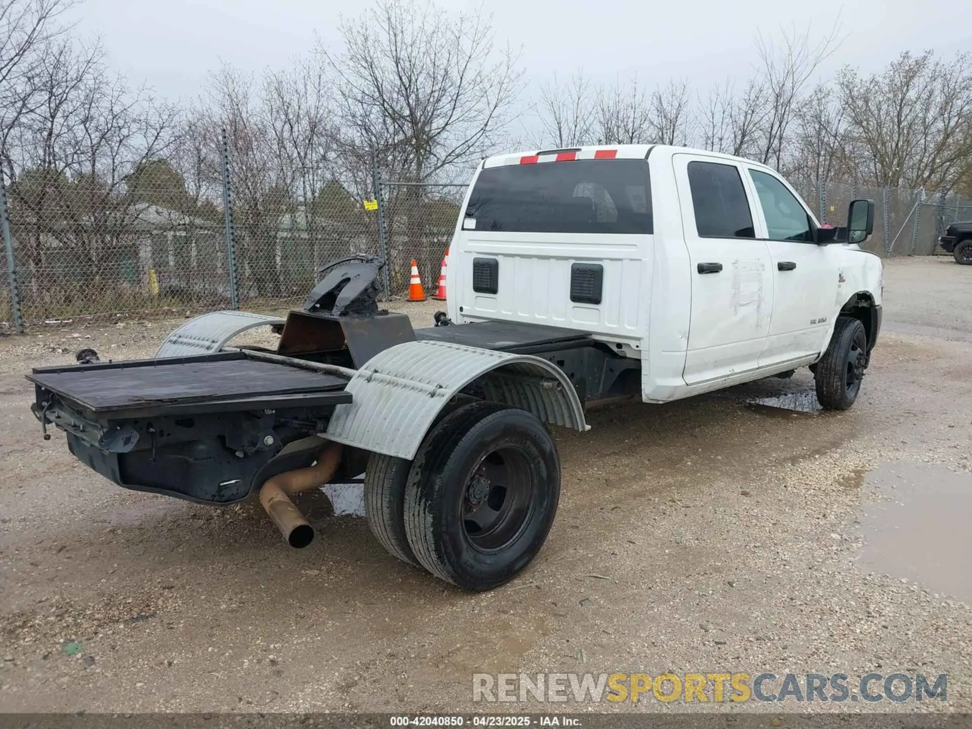 4 Фотография поврежденного автомобиля 3C7WRSCL2NG238858 RAM 3500 CHASSIS 2022