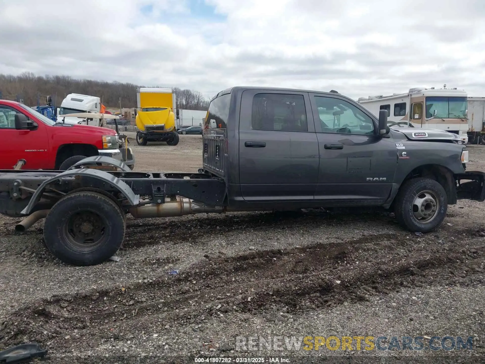 13 Photograph of a damaged car 3C7WRTCL0NG363959 RAM 3500 CHASSIS 2022