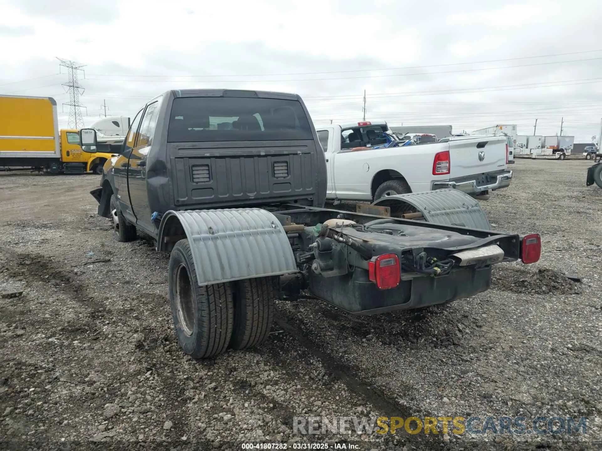 3 Photograph of a damaged car 3C7WRTCL0NG363959 RAM 3500 CHASSIS 2022