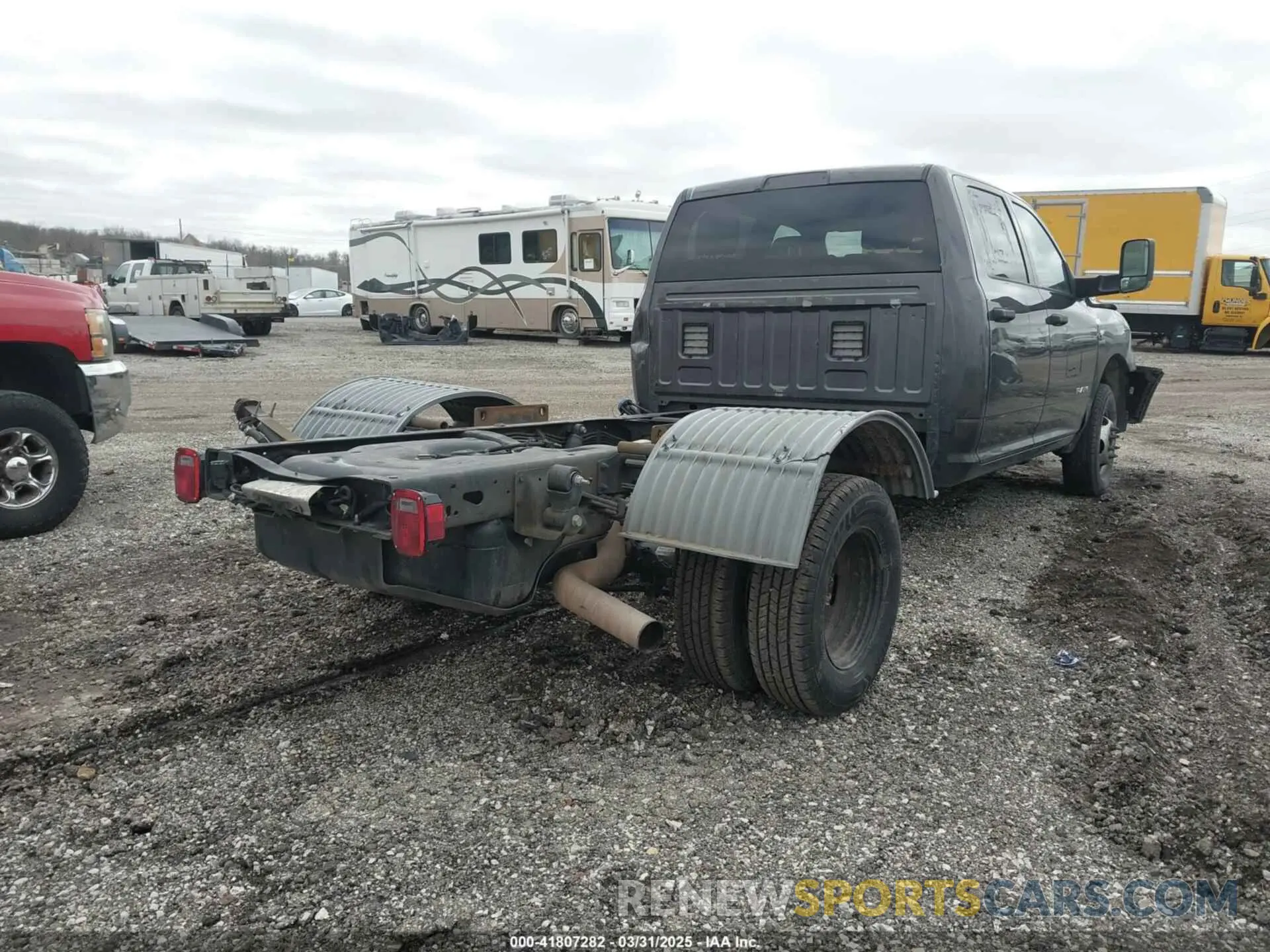 4 Photograph of a damaged car 3C7WRTCL0NG363959 RAM 3500 CHASSIS 2022