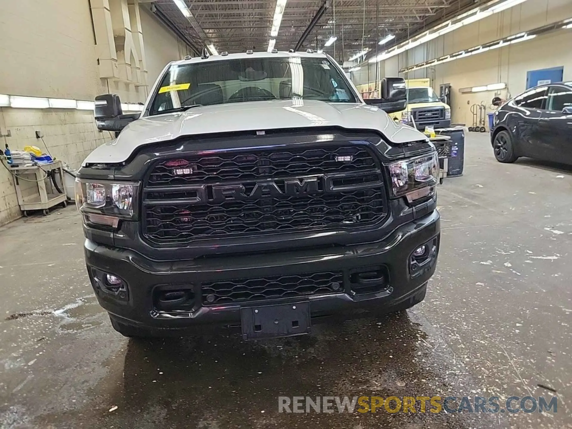 3 Photograph of a damaged car 3C7WR9CL4RG261606 RAM 3500 CHASSIS 2024