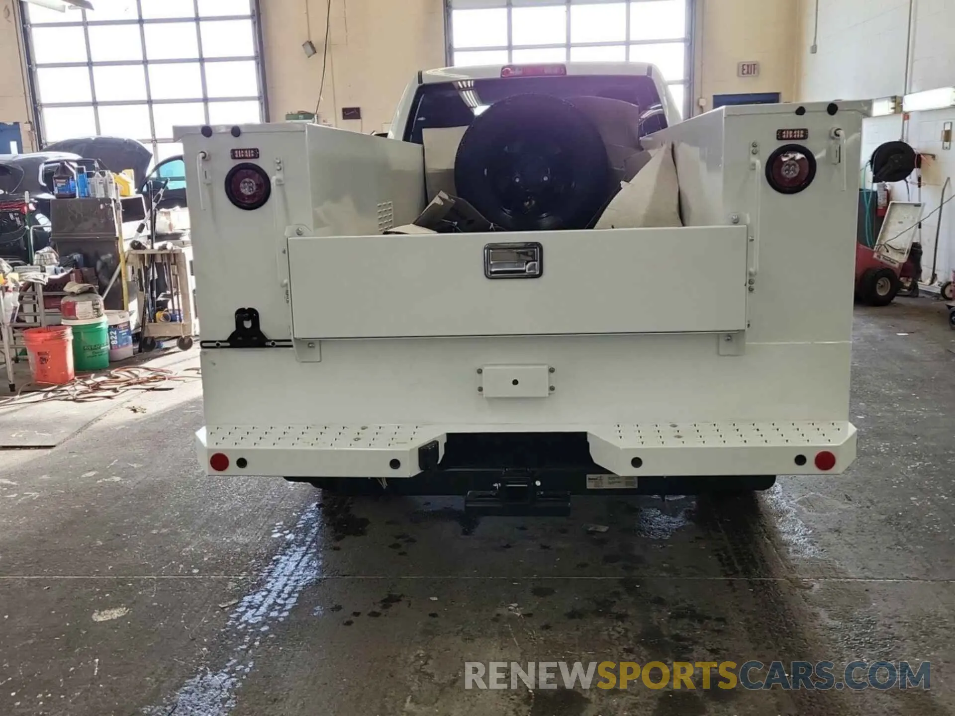 3 Фотография поврежденного автомобиля 3C7WR9CL7RG261597 RAM 3500 CHASSIS 2024