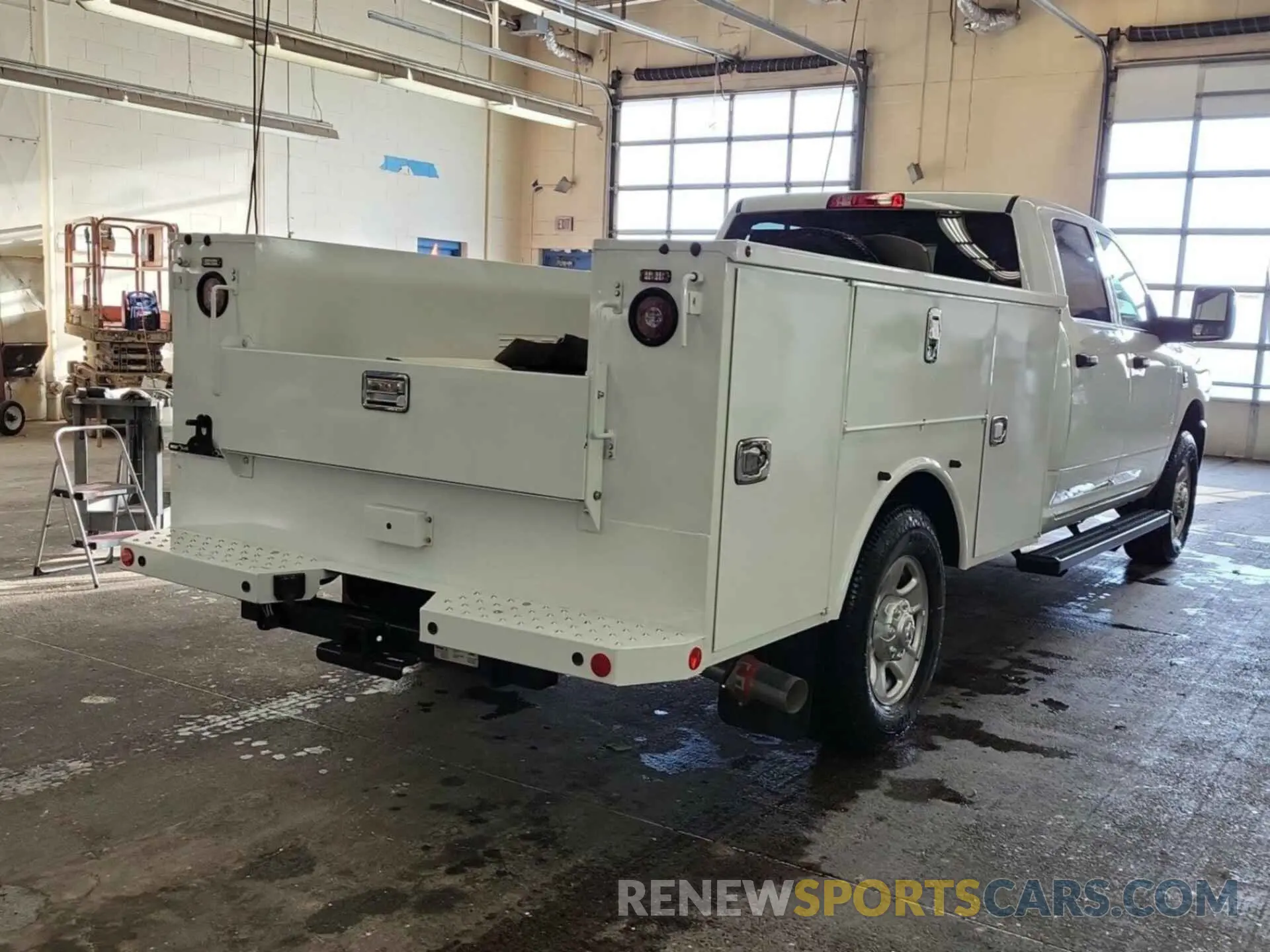 4 Фотография поврежденного автомобиля 3C7WR9CL7RG261597 RAM 3500 CHASSIS 2024