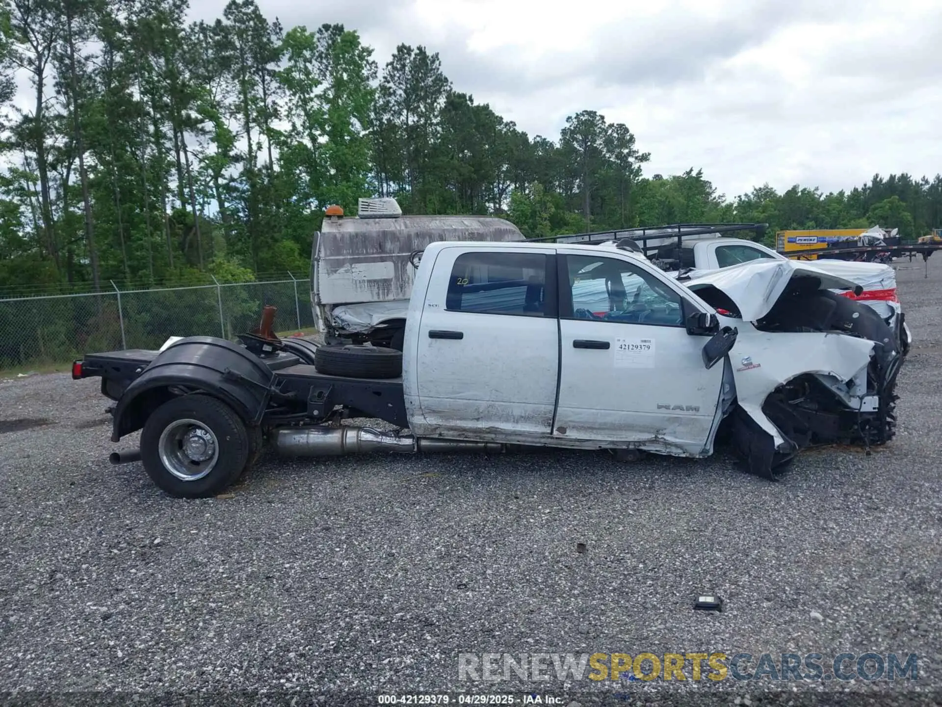 12 Photograph of a damaged car 3C7WRTCL3RG258404 RAM 3500 CHASSIS 2024
