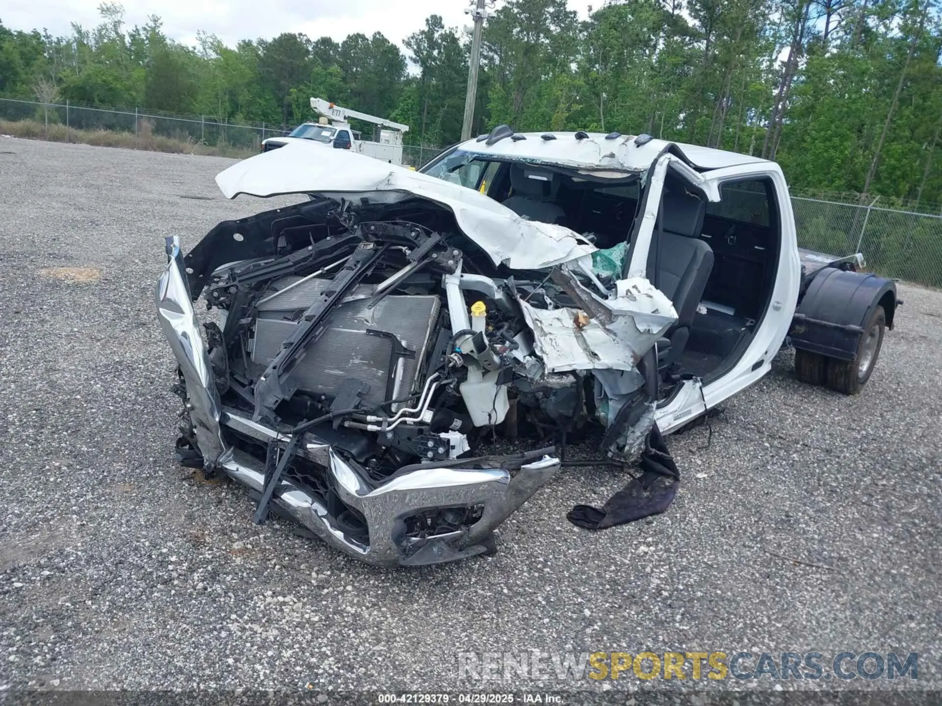 2 Photograph of a damaged car 3C7WRTCL3RG258404 RAM 3500 CHASSIS 2024