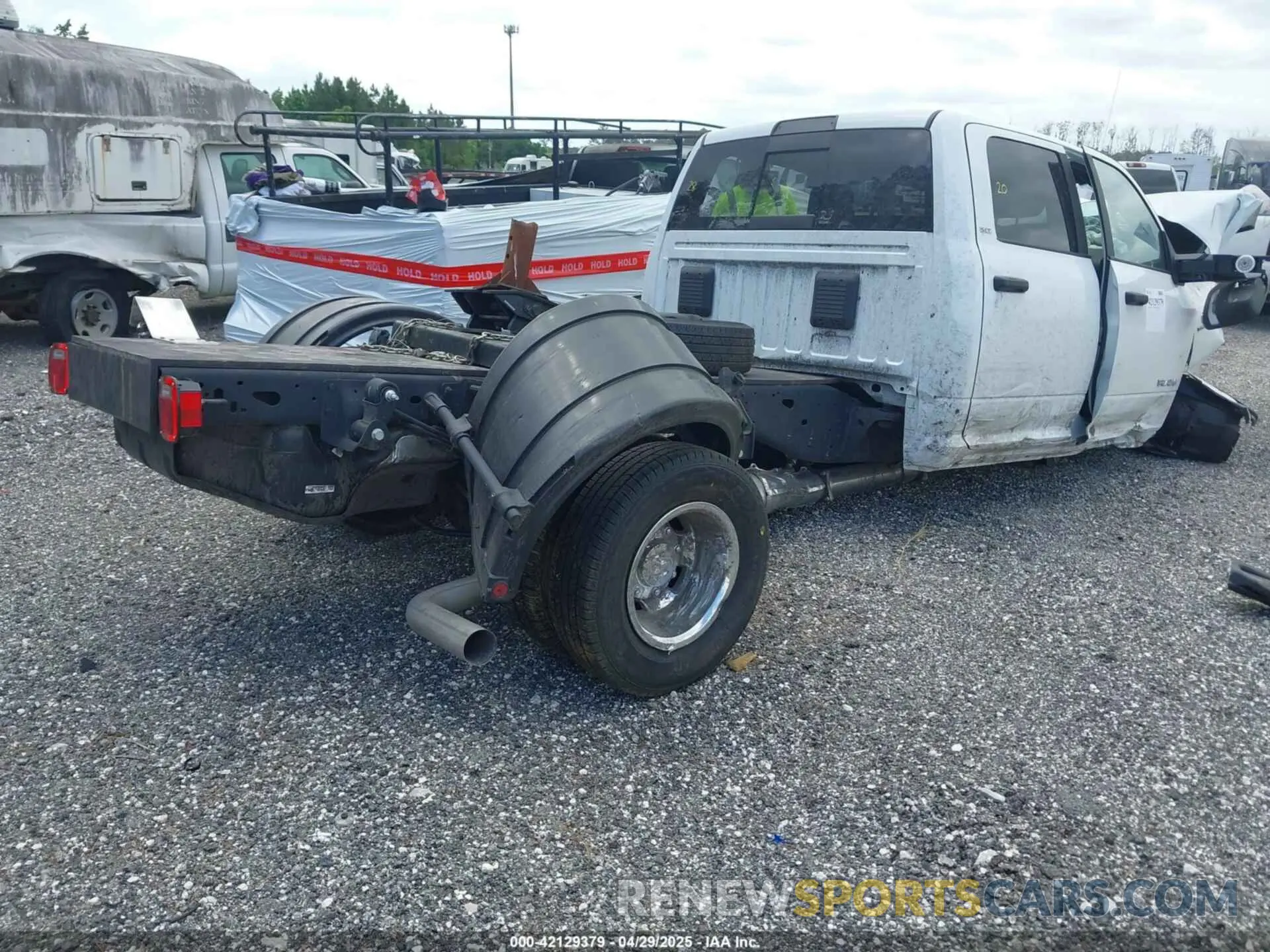 4 Photograph of a damaged car 3C7WRTCL3RG258404 RAM 3500 CHASSIS 2024