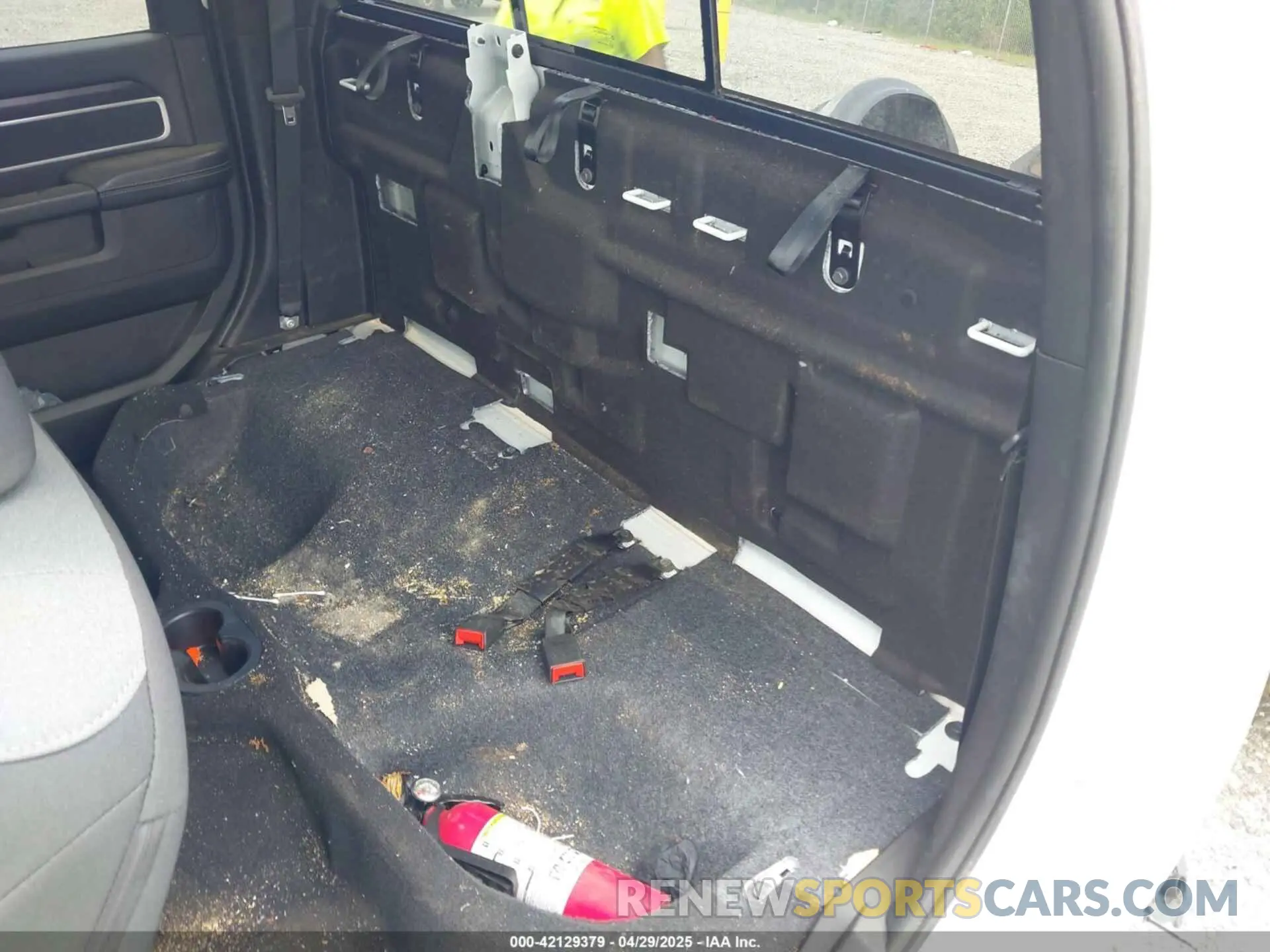 7 Photograph of a damaged car 3C7WRTCL3RG258404 RAM 3500 CHASSIS 2024