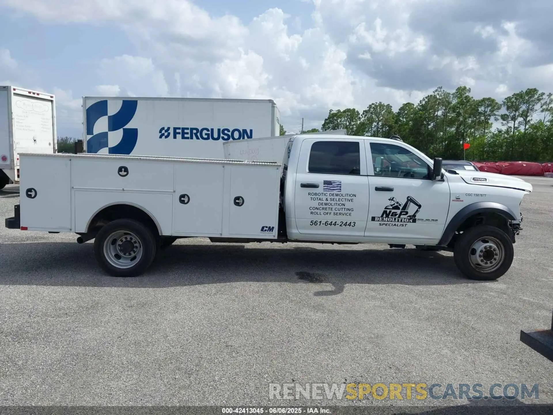 14 Photograph of a damaged car 3C7WRLFLXNG329832 RAM 4500 2022