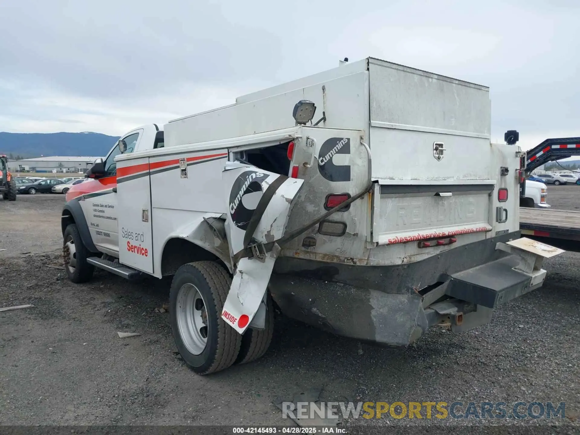 3 Фотография поврежденного автомобиля 3C7WRLAL0KG522137 RAM 4500 CHASSIS 2019