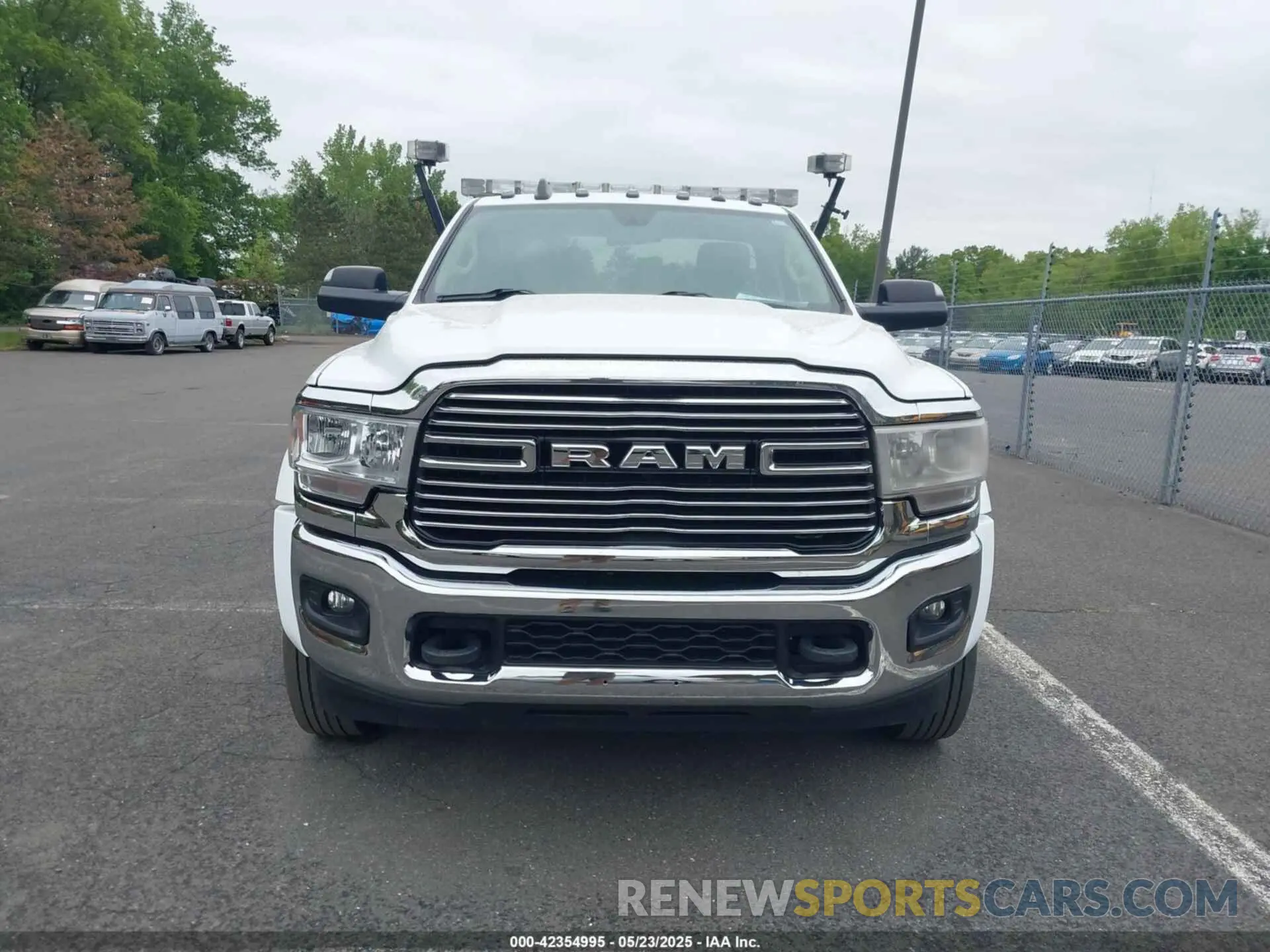 15 Photograph of a damaged car 3C7WRNDL8LG189520 RAM 5500 2020