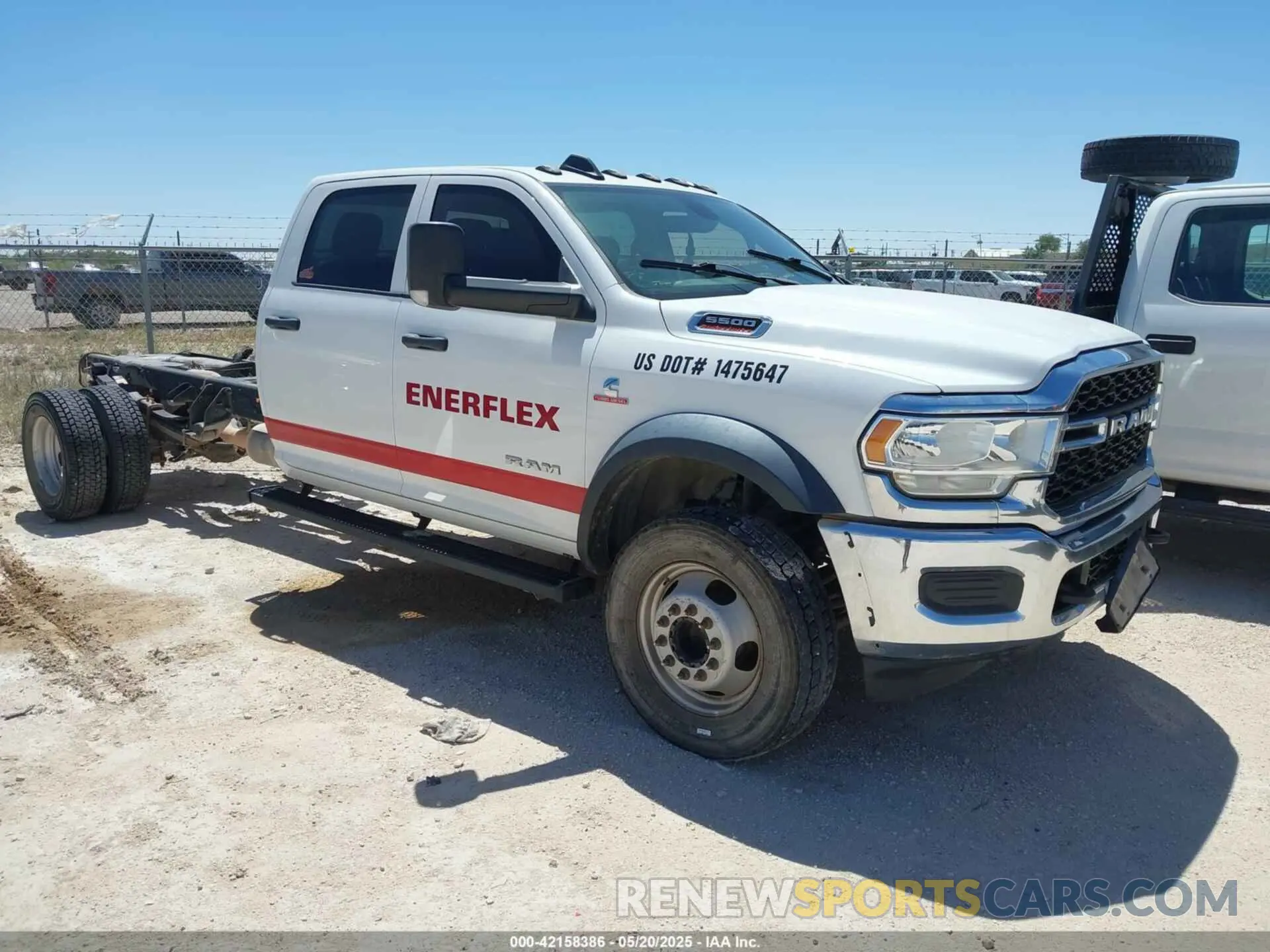 1 Photograph of a damaged car 3C7WRNFL4KG552357 RAM 5500 CHASSIS 2019