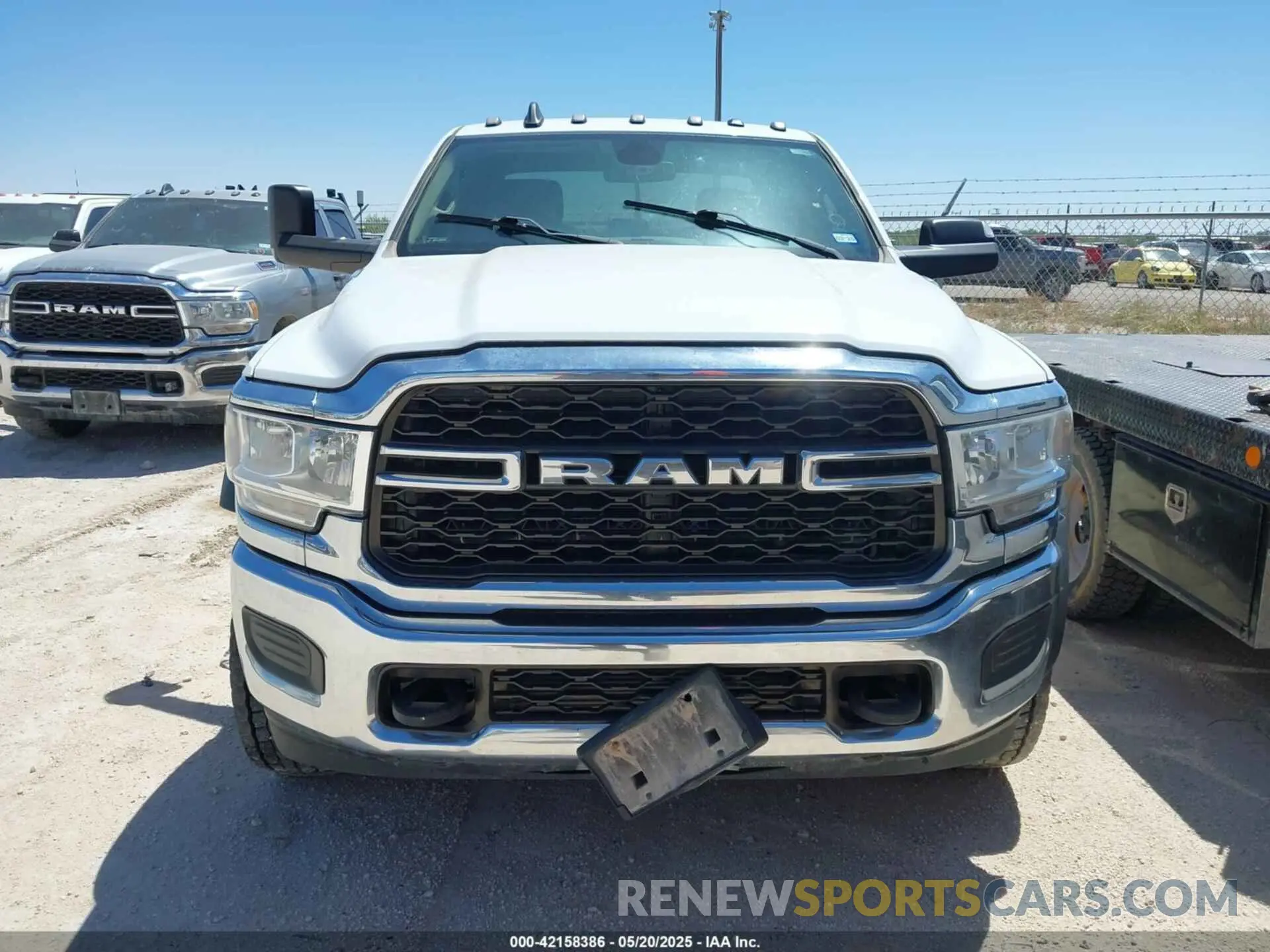11 Photograph of a damaged car 3C7WRNFL4KG552357 RAM 5500 CHASSIS 2019