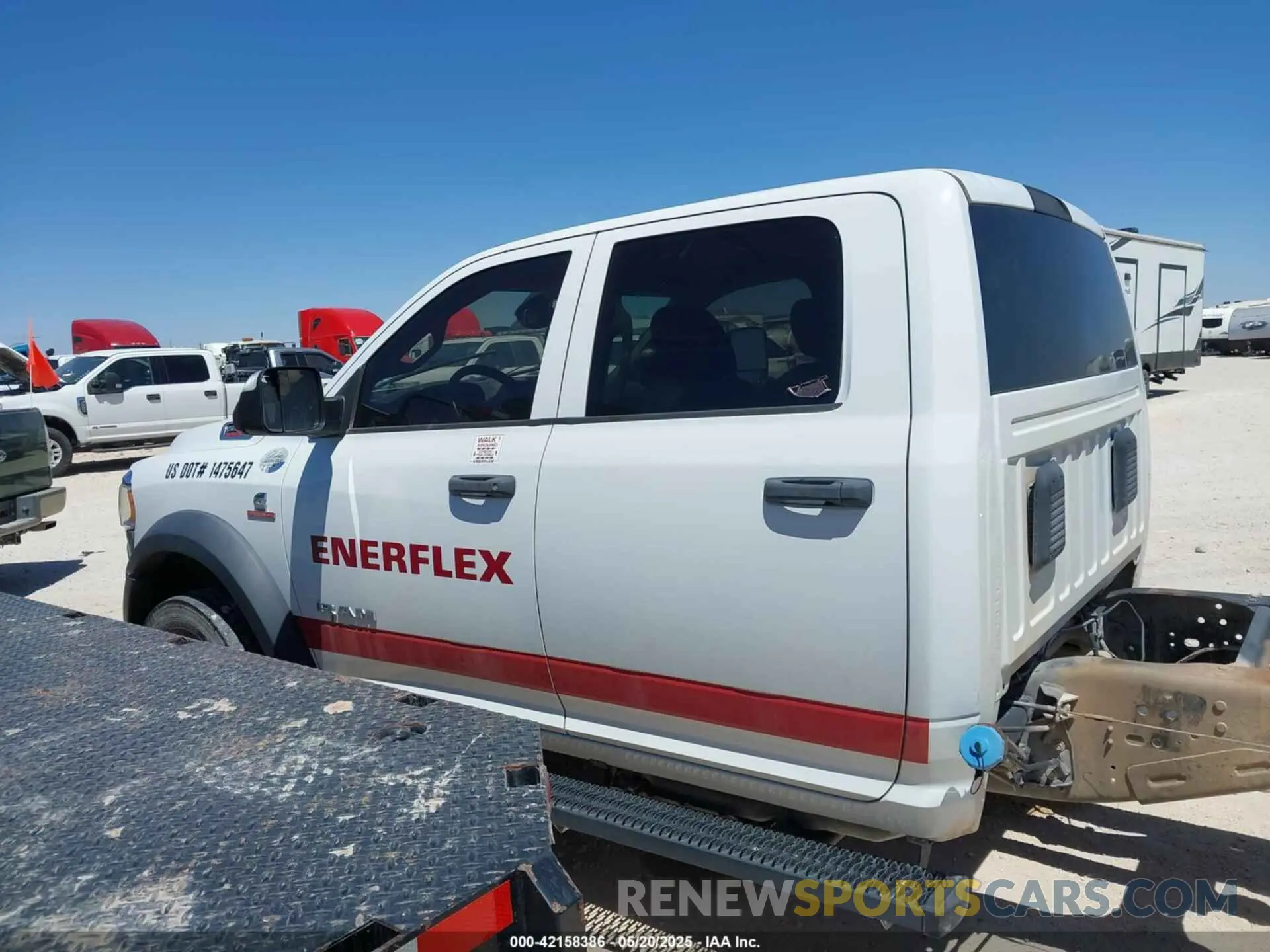 13 Photograph of a damaged car 3C7WRNFL4KG552357 RAM 5500 CHASSIS 2019