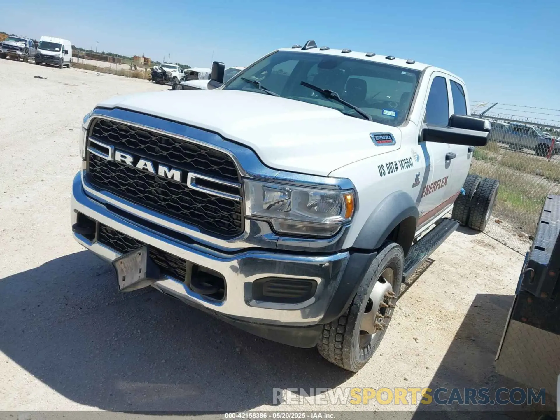 2 Photograph of a damaged car 3C7WRNFL4KG552357 RAM 5500 CHASSIS 2019