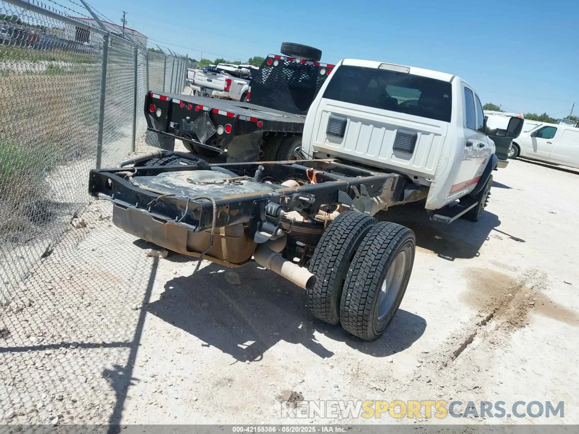 4 Photograph of a damaged car 3C7WRNFL4KG552357 RAM 5500 CHASSIS 2019