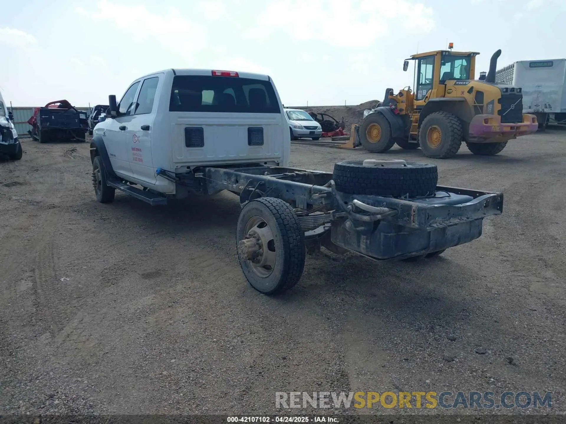 3 Фотография поврежденного автомобиля 3C7WRNFL4KG621614 RAM 5500 CHASSIS 2019