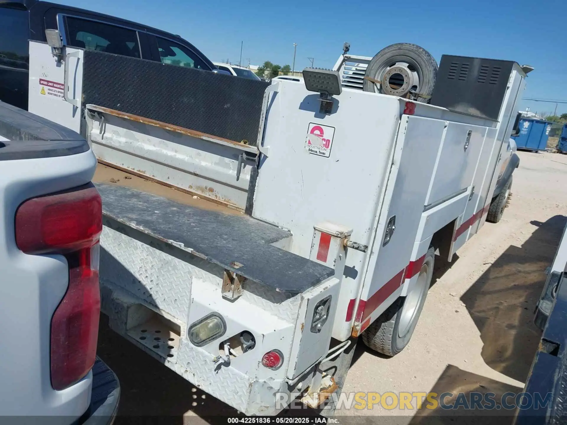 4 Фотография поврежденного автомобиля 3C7WRNFL9LG102317 RAM 5500 CHASSIS 2020