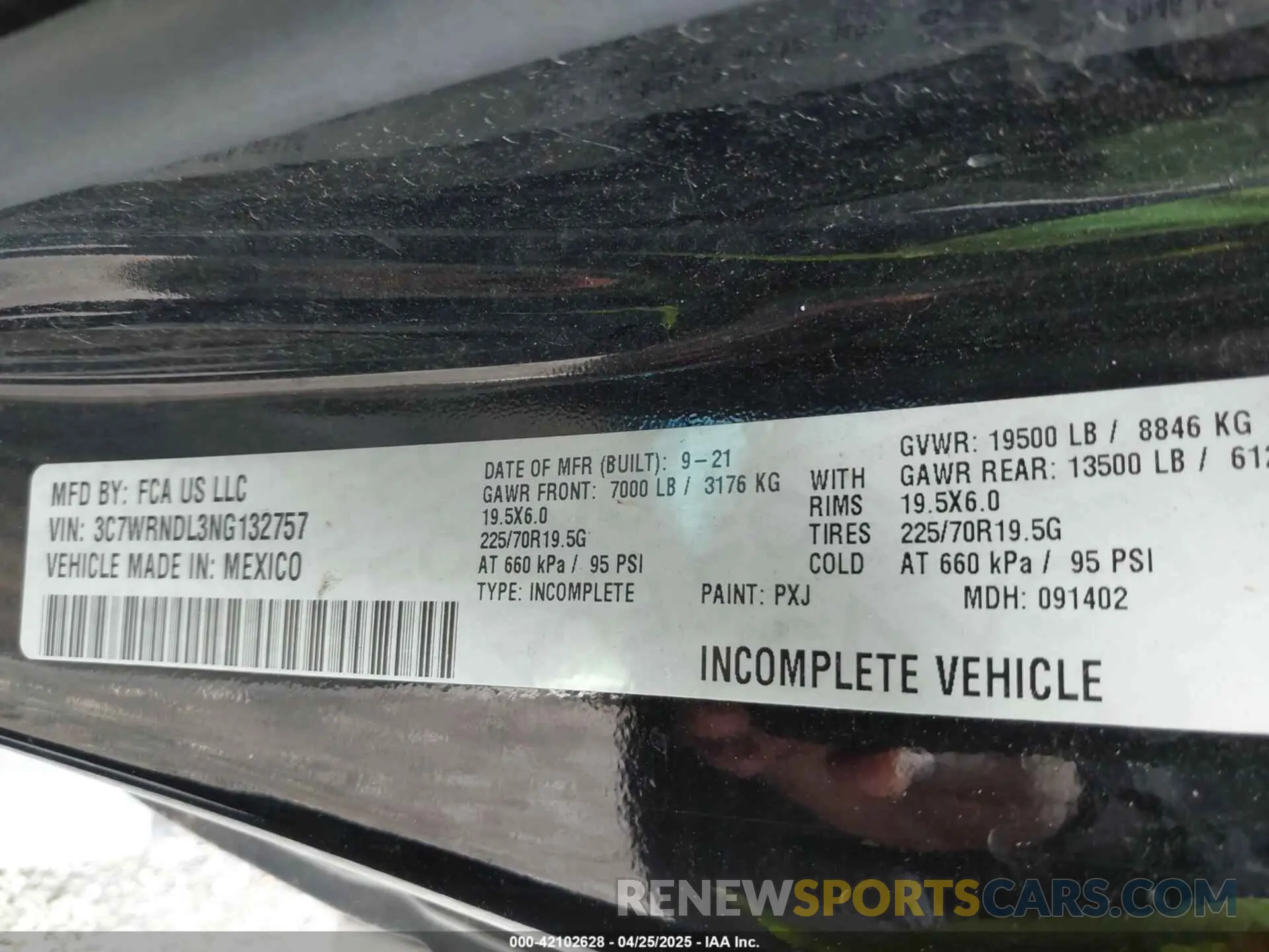 8 Photograph of a damaged car 3C7WRNDL3NG132757 RAM 5500 CHASSIS 2022