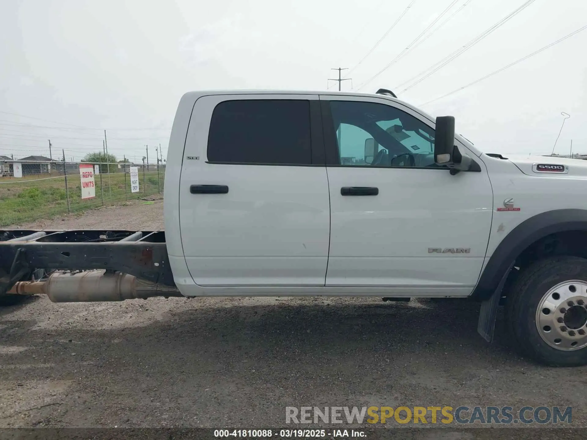 13 Photograph of a damaged car 3C7WRNFL7NG416454 RAM 5500 CHASSIS 2022