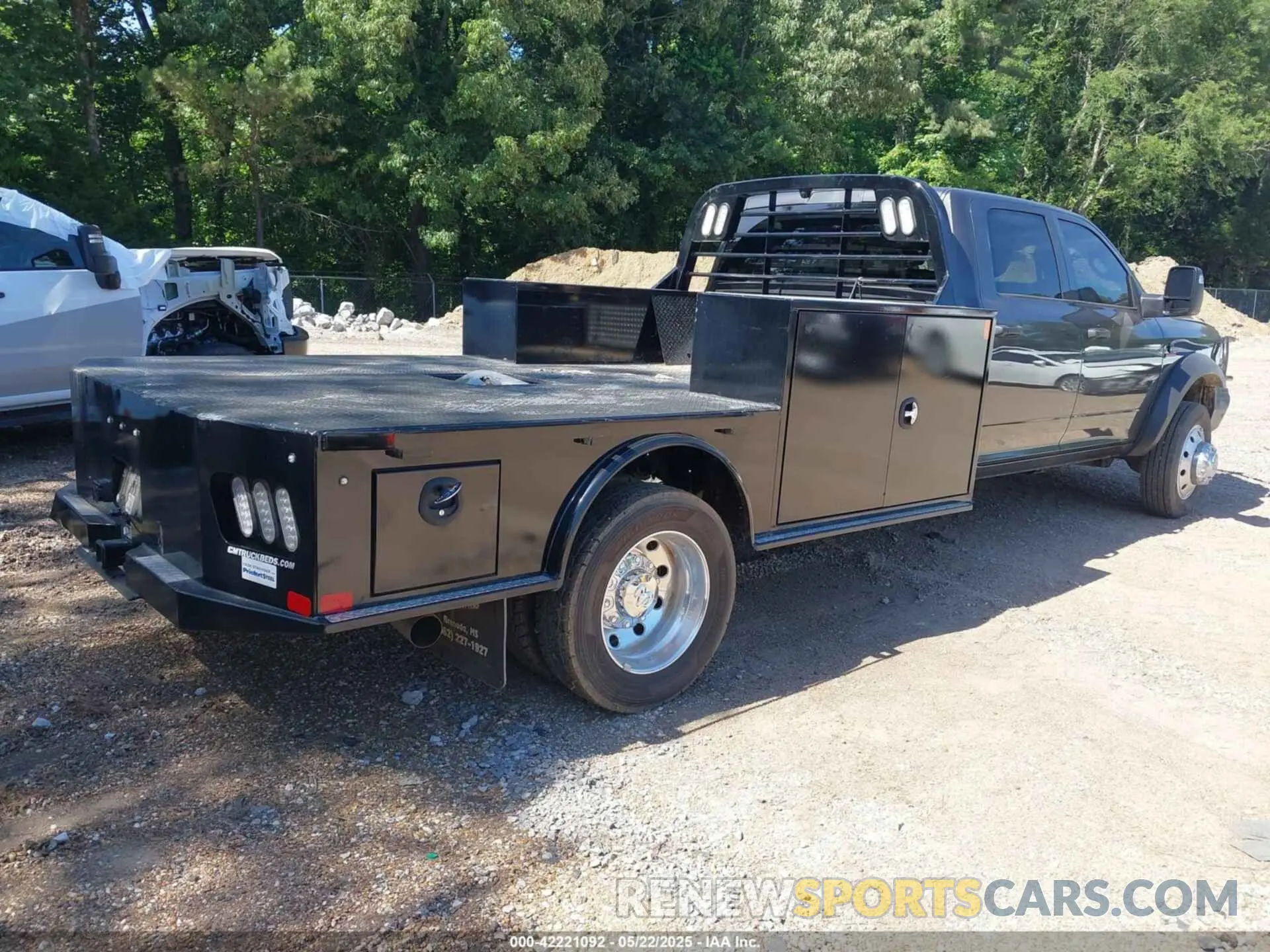 4 Photograph of a damaged car 3C7WRNFL2RG400944 RAM 5500 CHASSIS 2024
