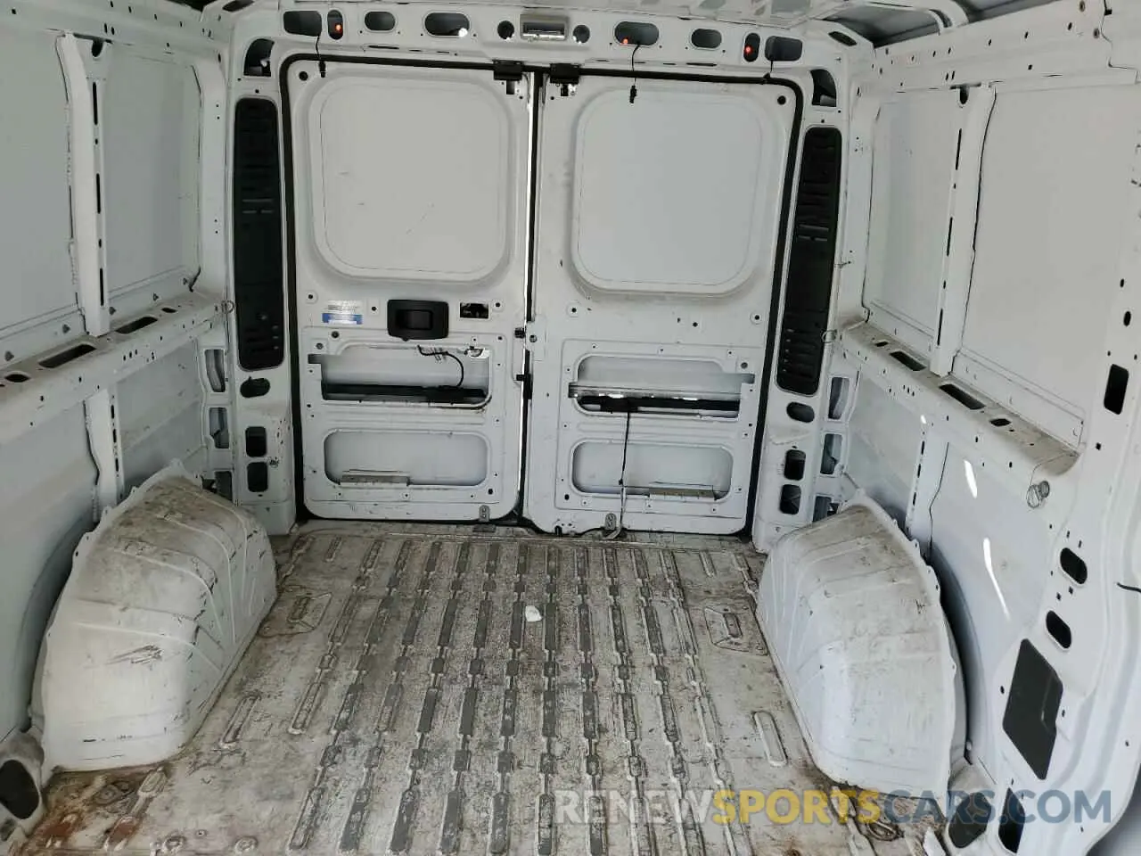 10 Фотография поврежденного автомобиля 3C6TRVAG2KE525347 RAM All Models 2019