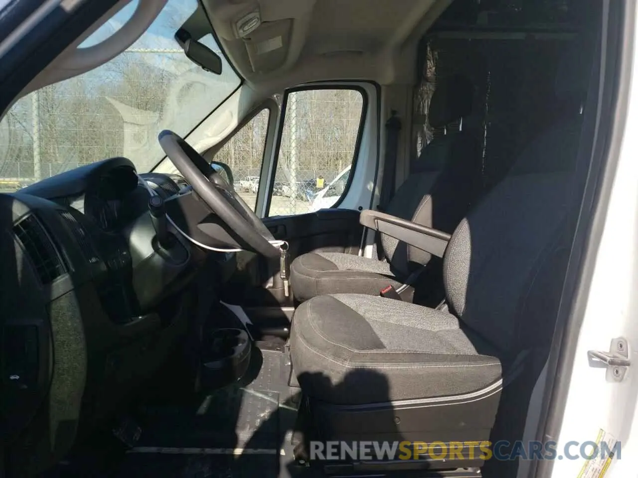 7 Photograph of a damaged car 3C6TRVDG9KE527477 RAM All Models 2019