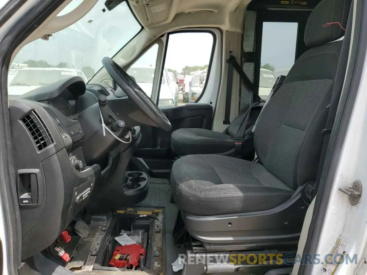 7 Photograph of a damaged car 3C6URVUG8KE560345 RAM All Models 2019
